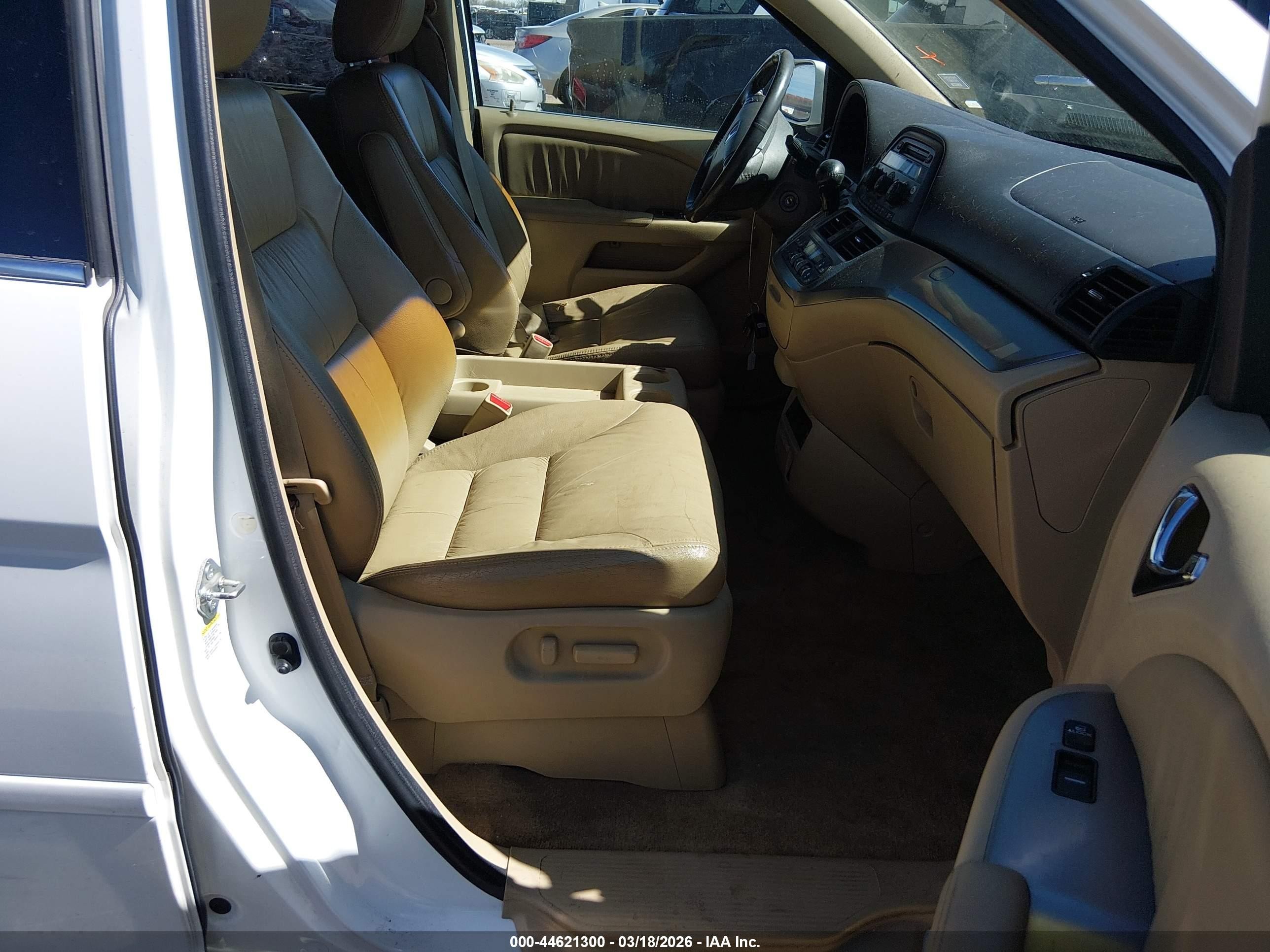 2008 Honda Odyssey Ex-l White vin: 5FNRL38778B411684