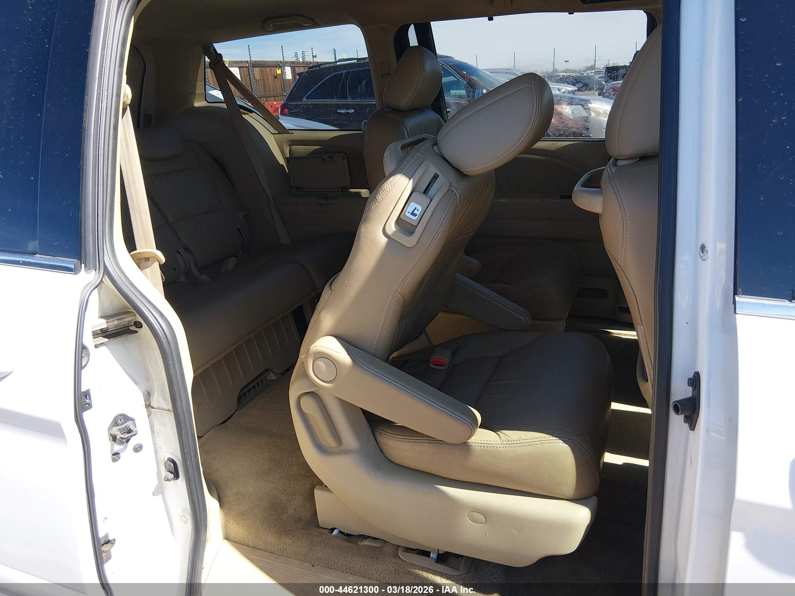2008 Honda Odyssey Ex-l White vin: 5FNRL38778B411684