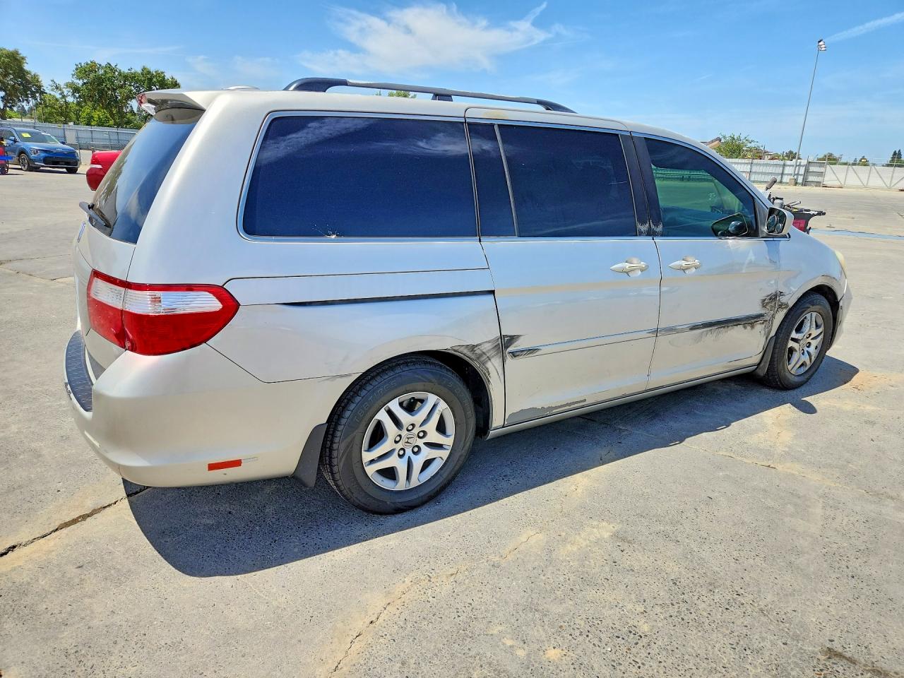 2007 Honda Odyssey Silver vin: 5FNRL38797B083862