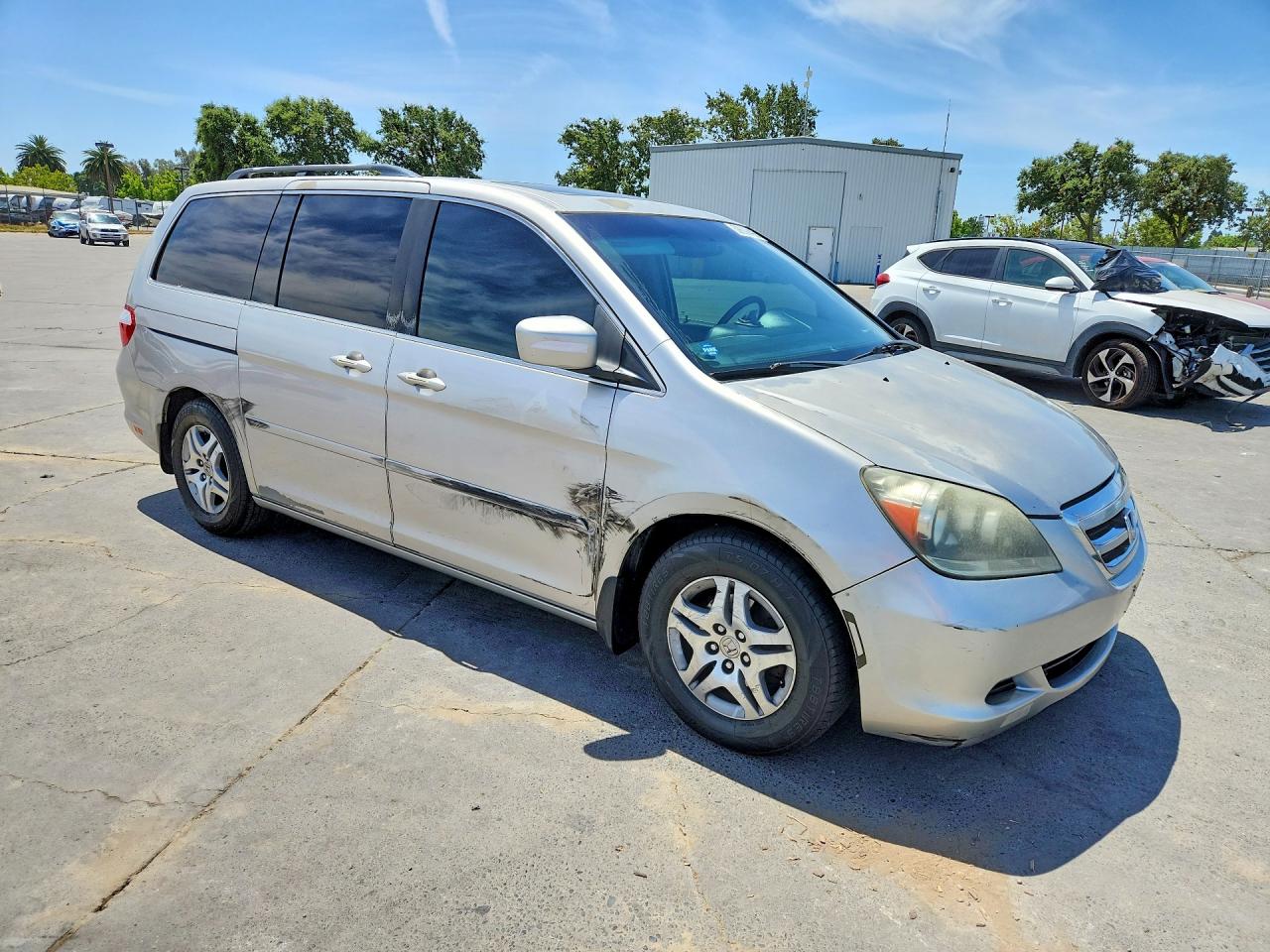 2007 Honda Odyssey Silver vin: 5FNRL38797B083862