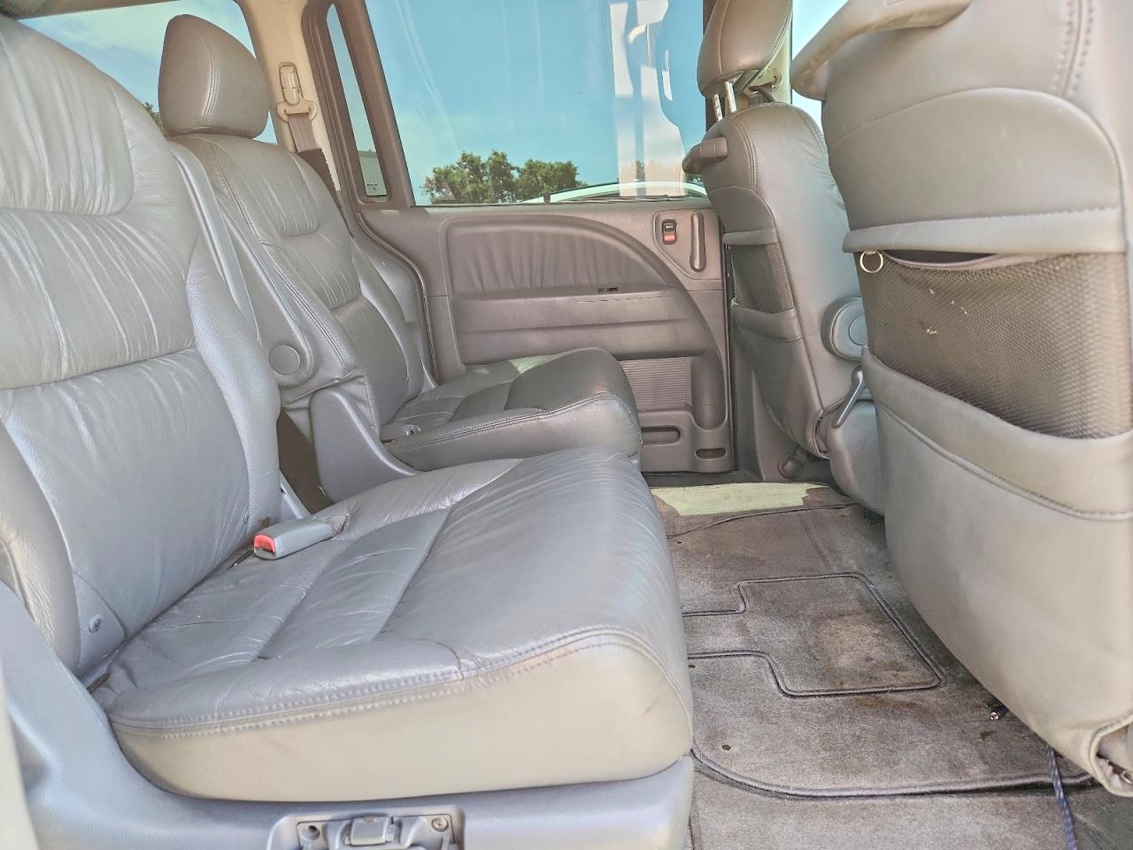 2007 Honda Odyssey Silver vin: 5FNRL38797B083862