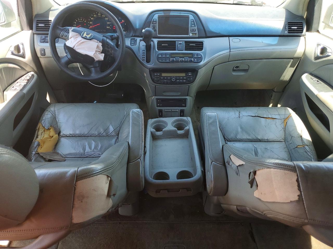 2005 Honda Oddesey Silver vin: 5FNRL387X5B067411