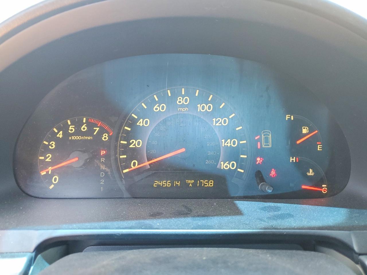 2005 Honda Oddesey Silver vin: 5FNRL387X5B067411
