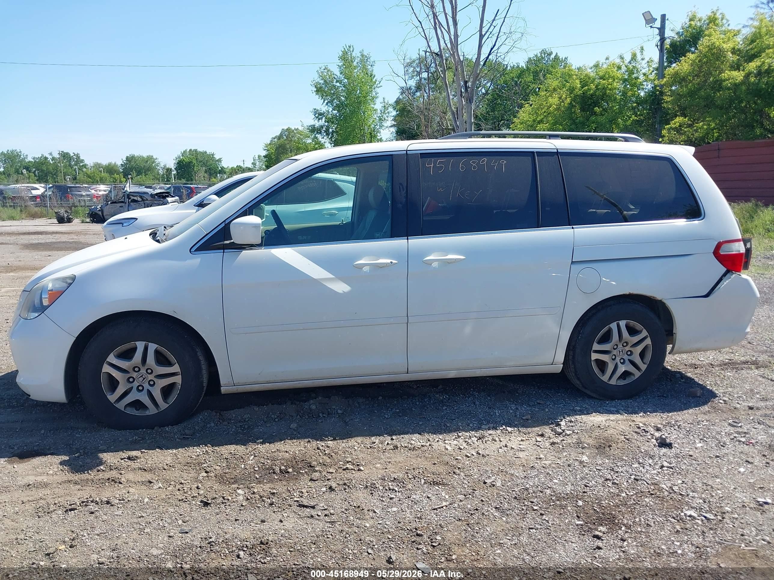 2007 Honda Odyssey Ex-l White vin: 5FNRL387X7B454396