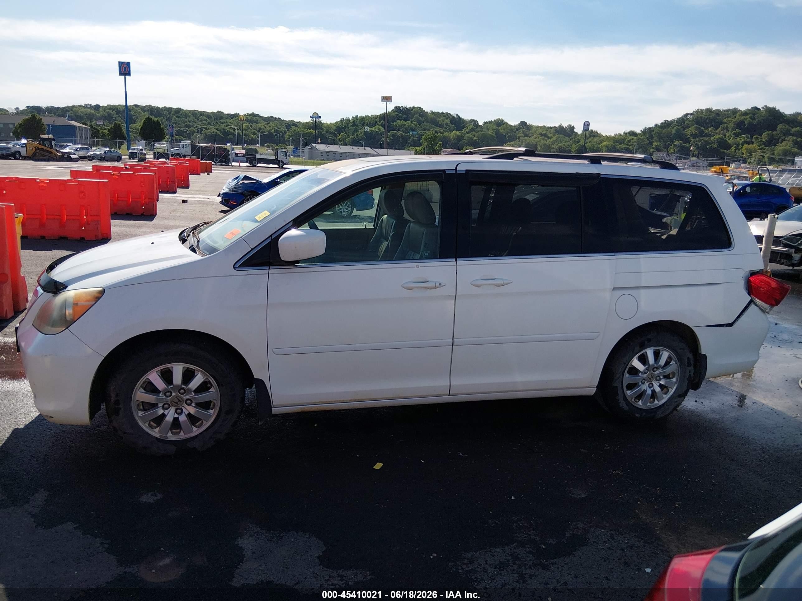 2008 Honda Odyssey Ex-l White vin: 5FNRL387X8B405278