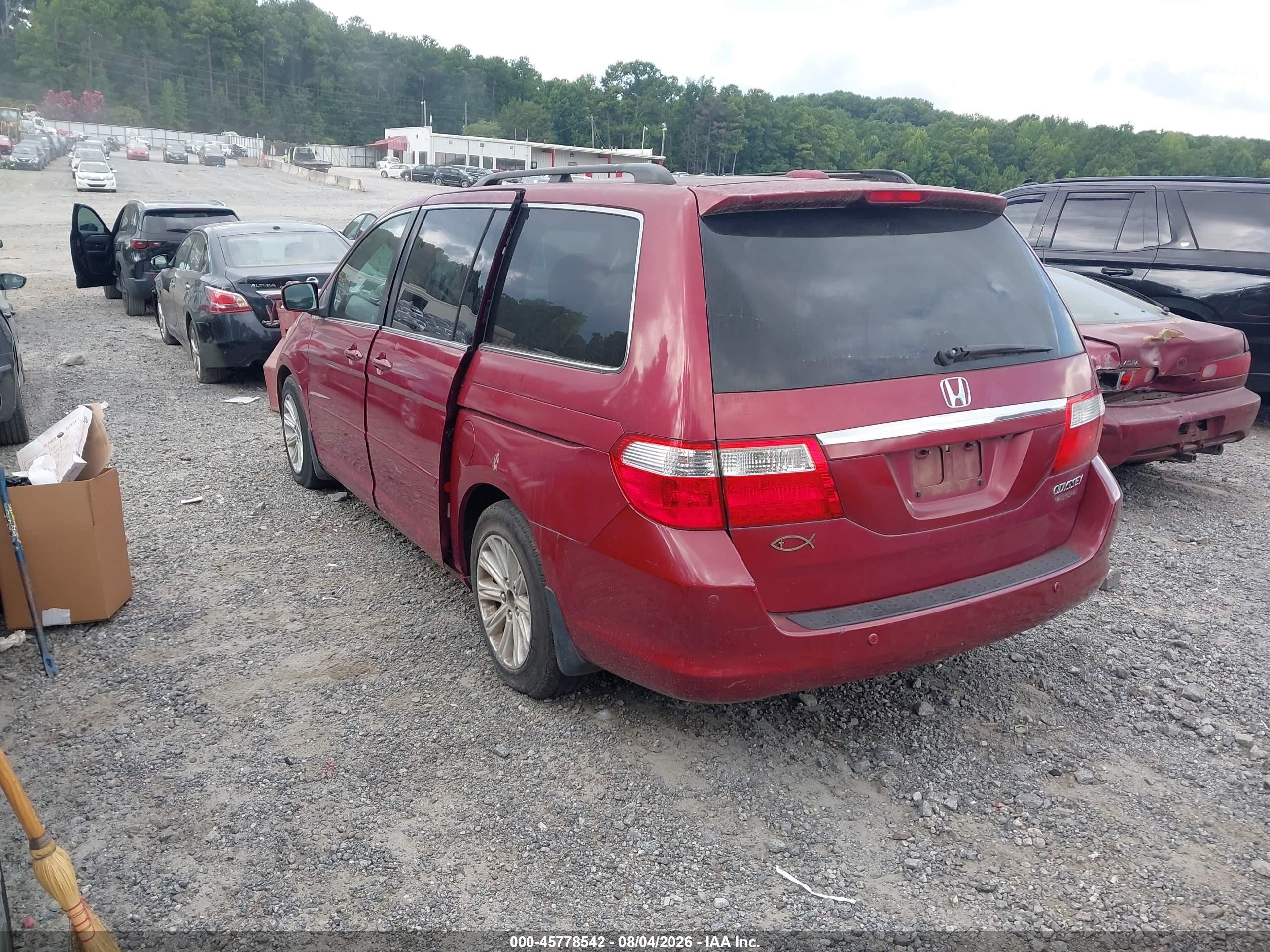 2005 Honda Odyssey Touring Red vin: 5FNRL38805B112252