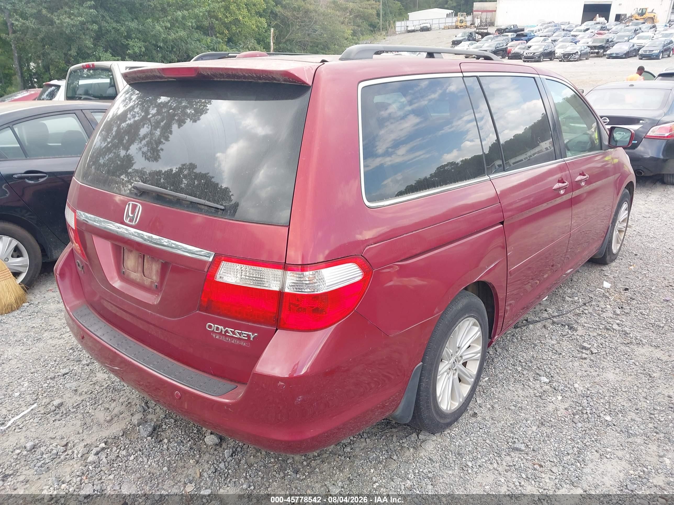 2005 Honda Odyssey Touring Red vin: 5FNRL38805B112252