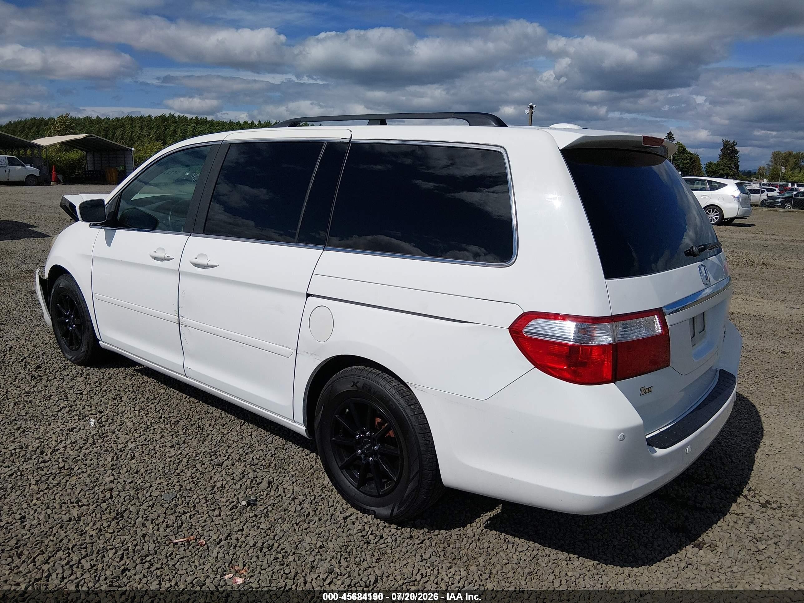 2005 Honda Odyssey Touring White vin: 5FNRL38805B129763