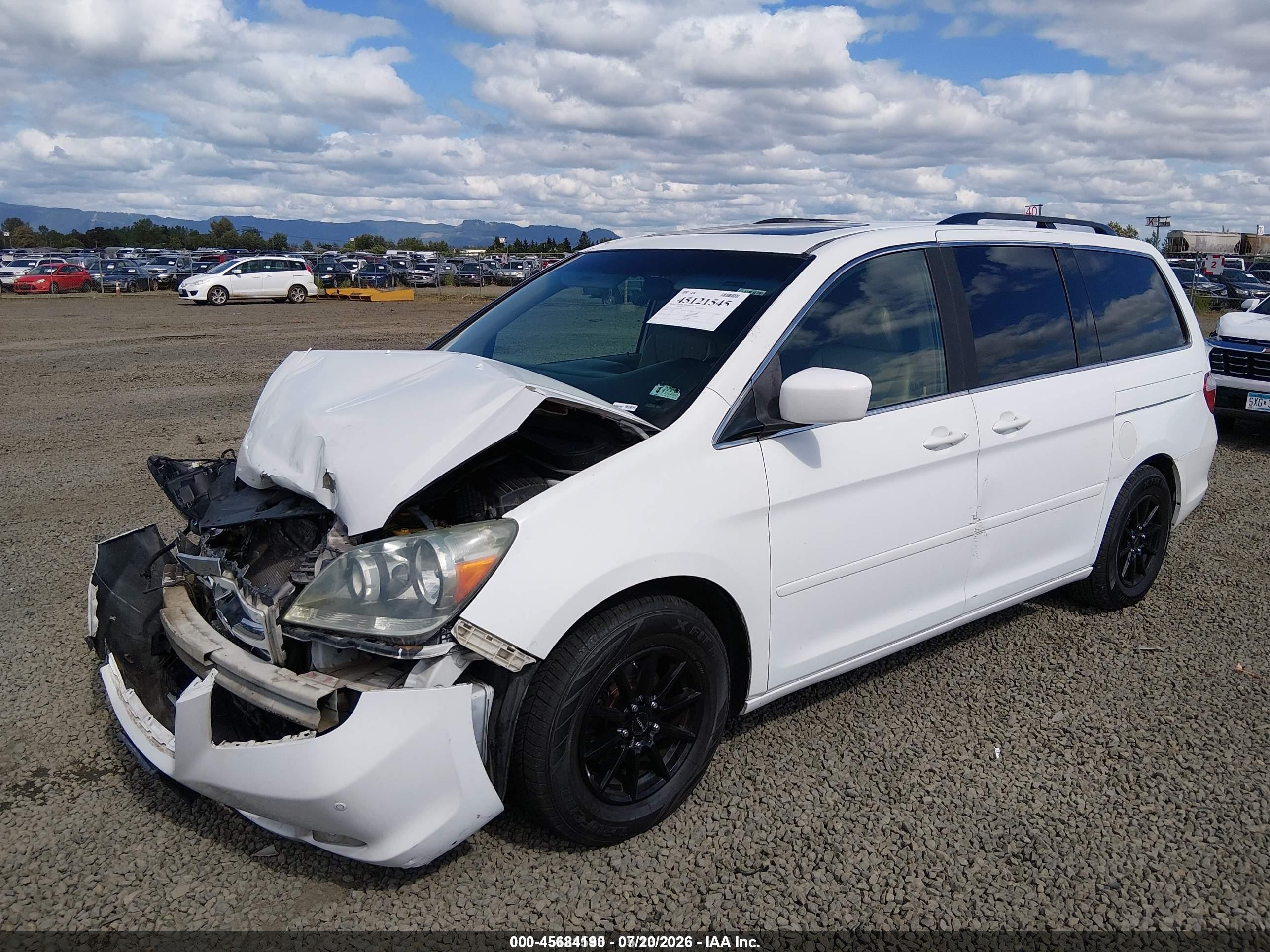 2005 Honda Odyssey Touring White vin: 5FNRL38805B129763