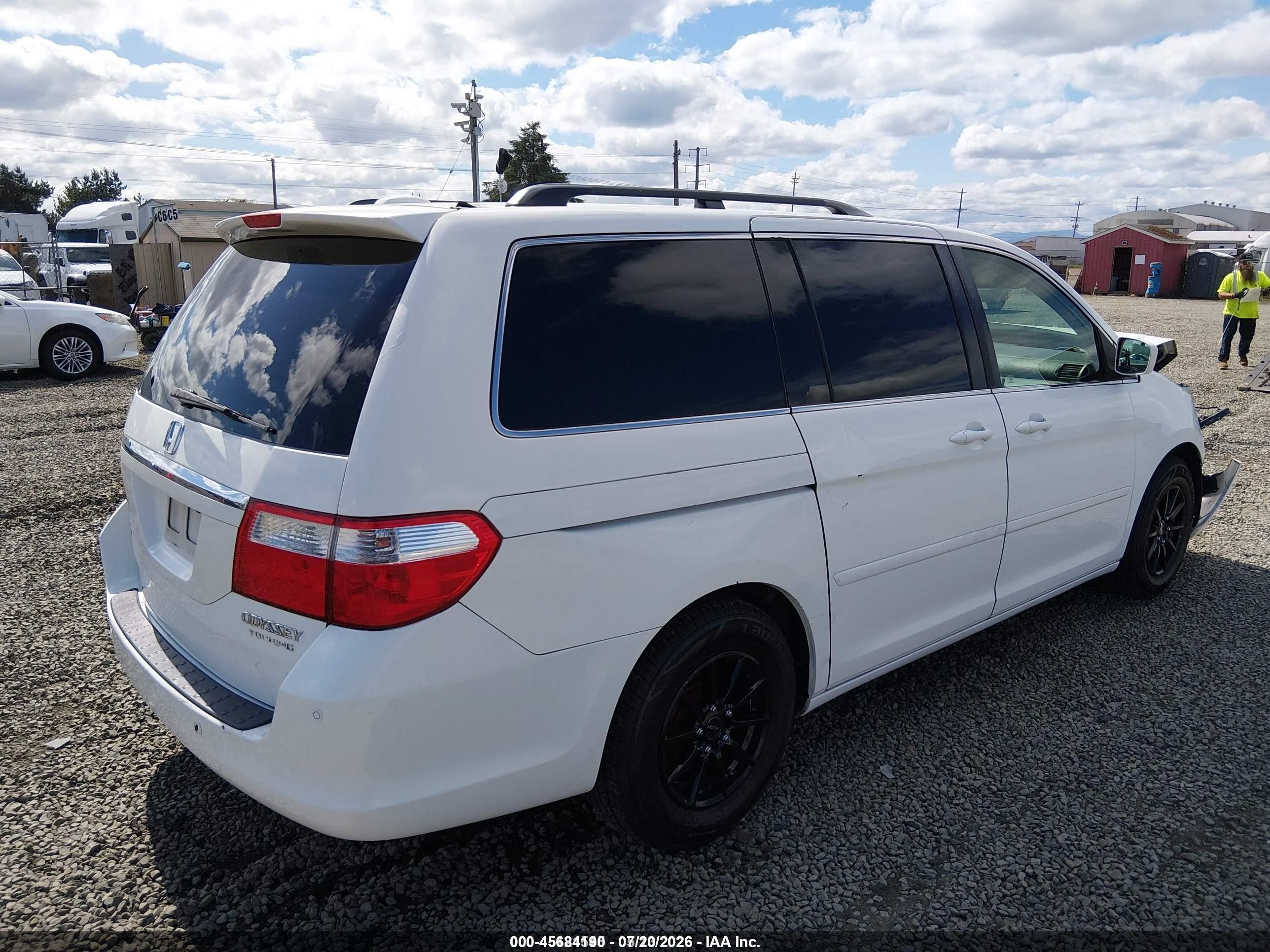 2005 Honda Odyssey Touring White vin: 5FNRL38805B129763