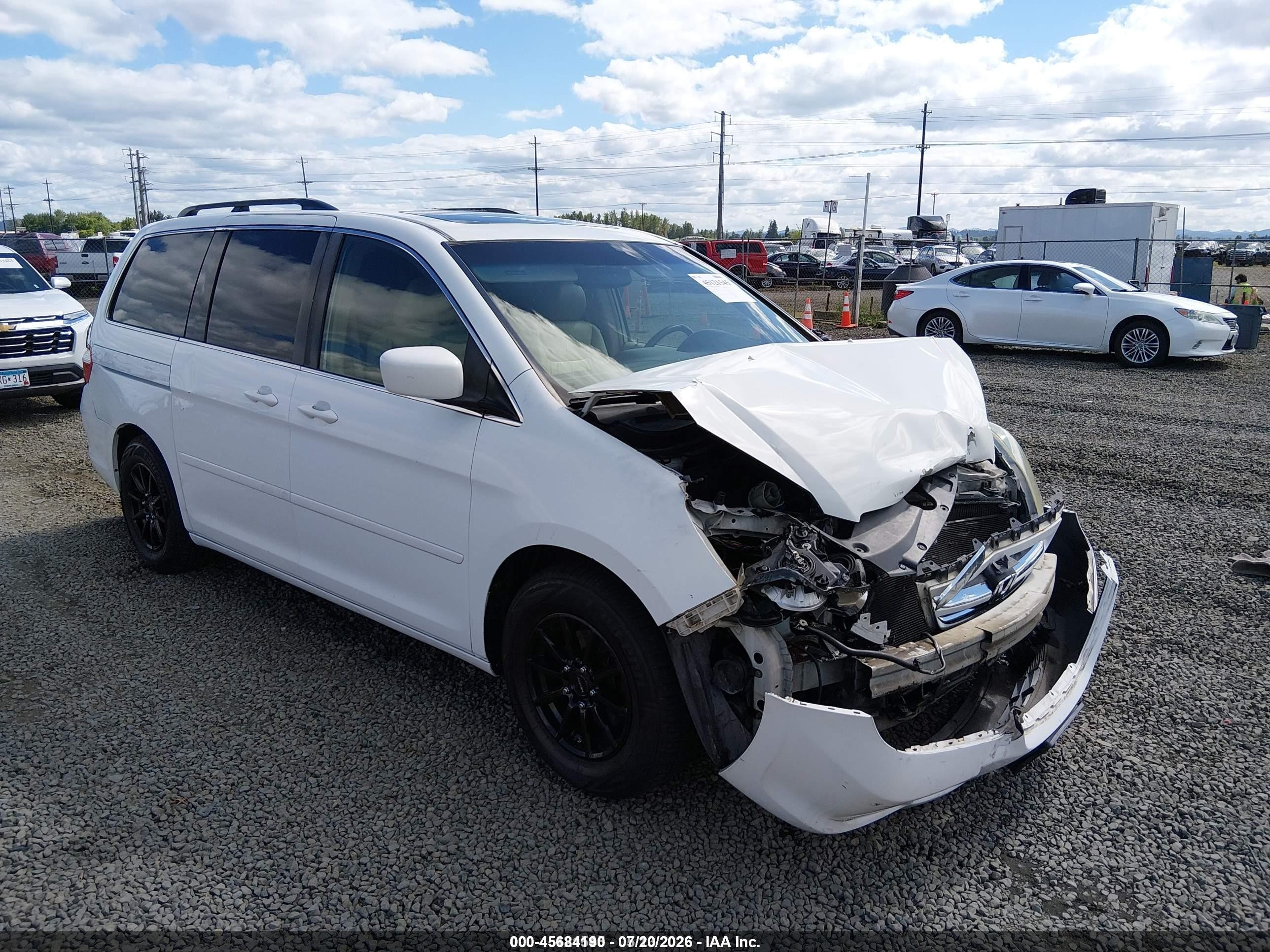 2005 Honda Odyssey Touring White vin: 5FNRL38805B129763