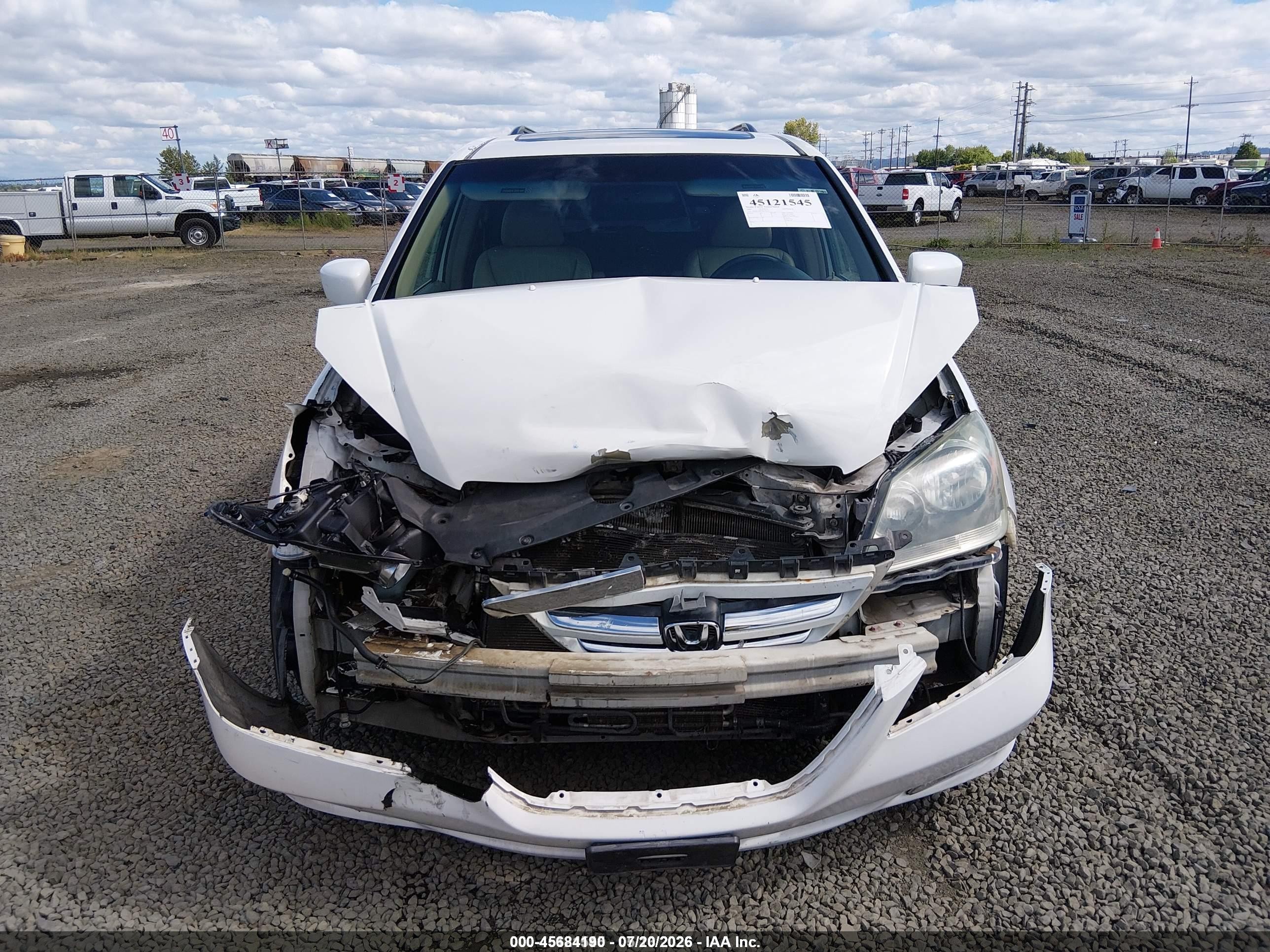 2005 Honda Odyssey Touring White vin: 5FNRL38805B129763