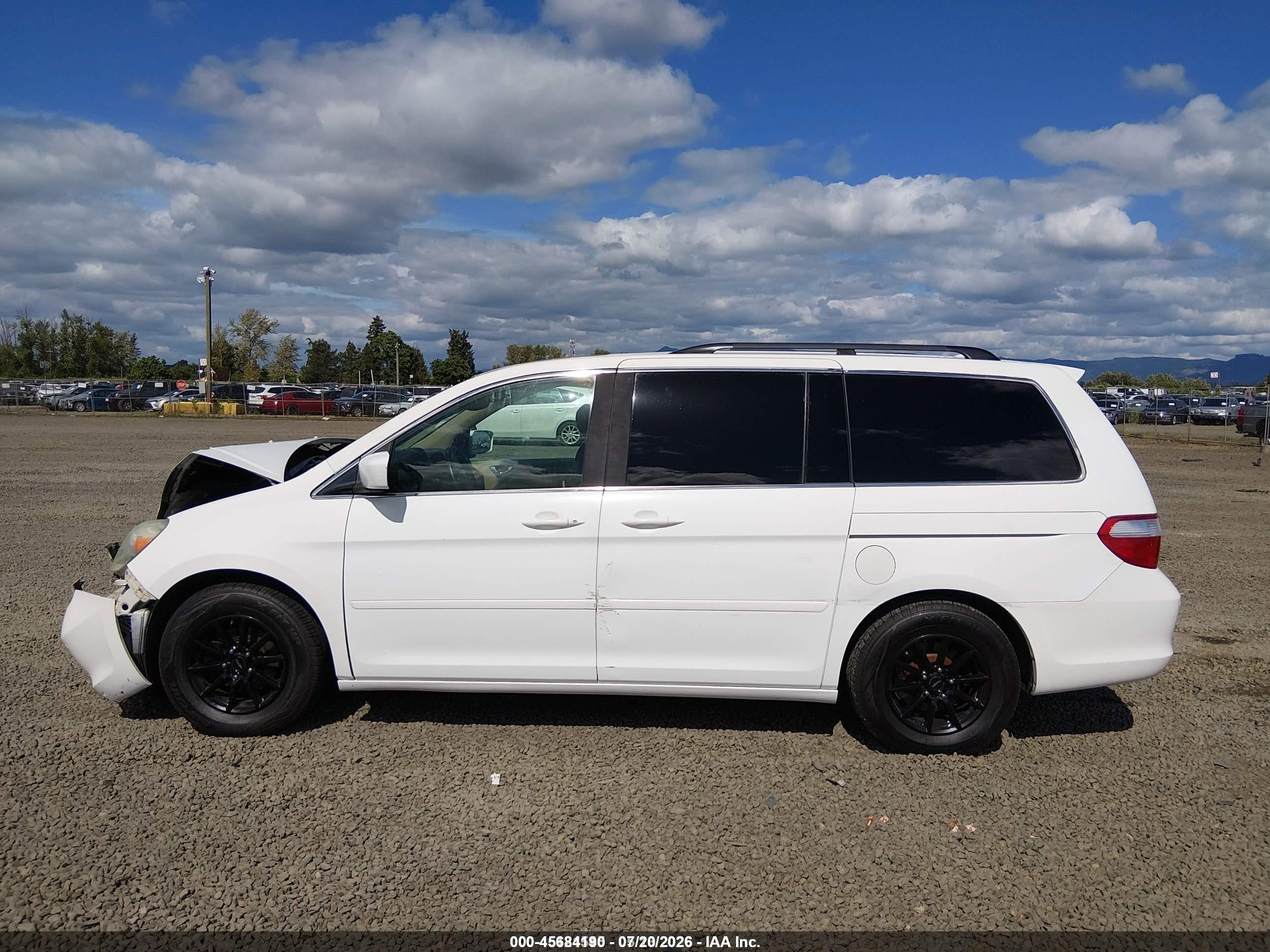 2005 Honda Odyssey Touring White vin: 5FNRL38805B129763