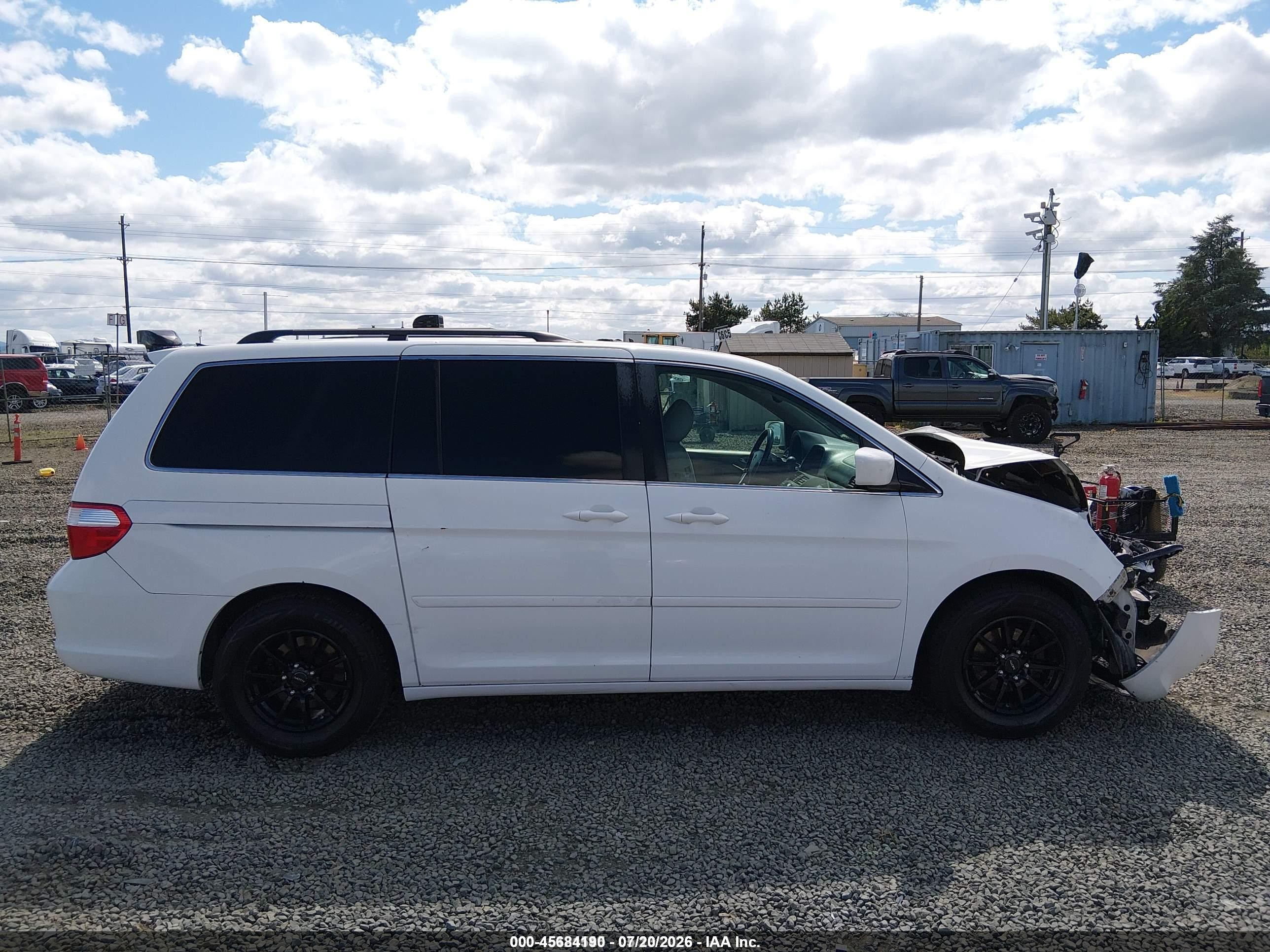 2005 Honda Odyssey Touring White vin: 5FNRL38805B129763