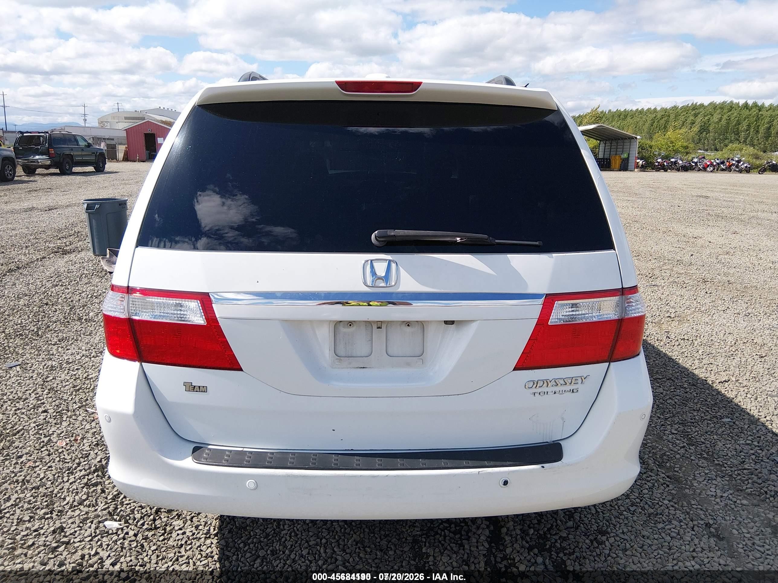2005 Honda Odyssey Touring White vin: 5FNRL38805B129763