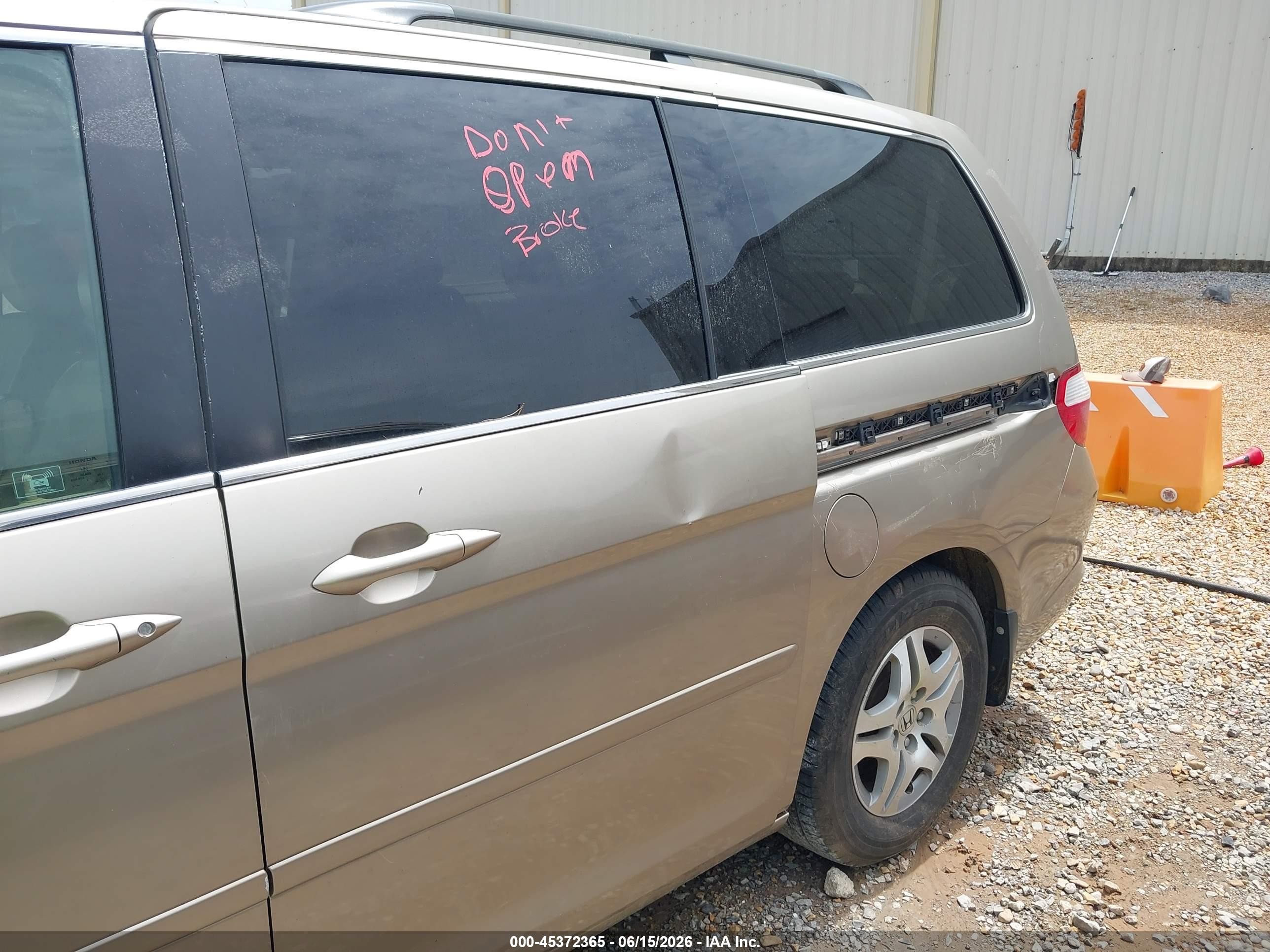 2006 Honda Odyssey Touring Gold vin: 5FNRL38806B010791