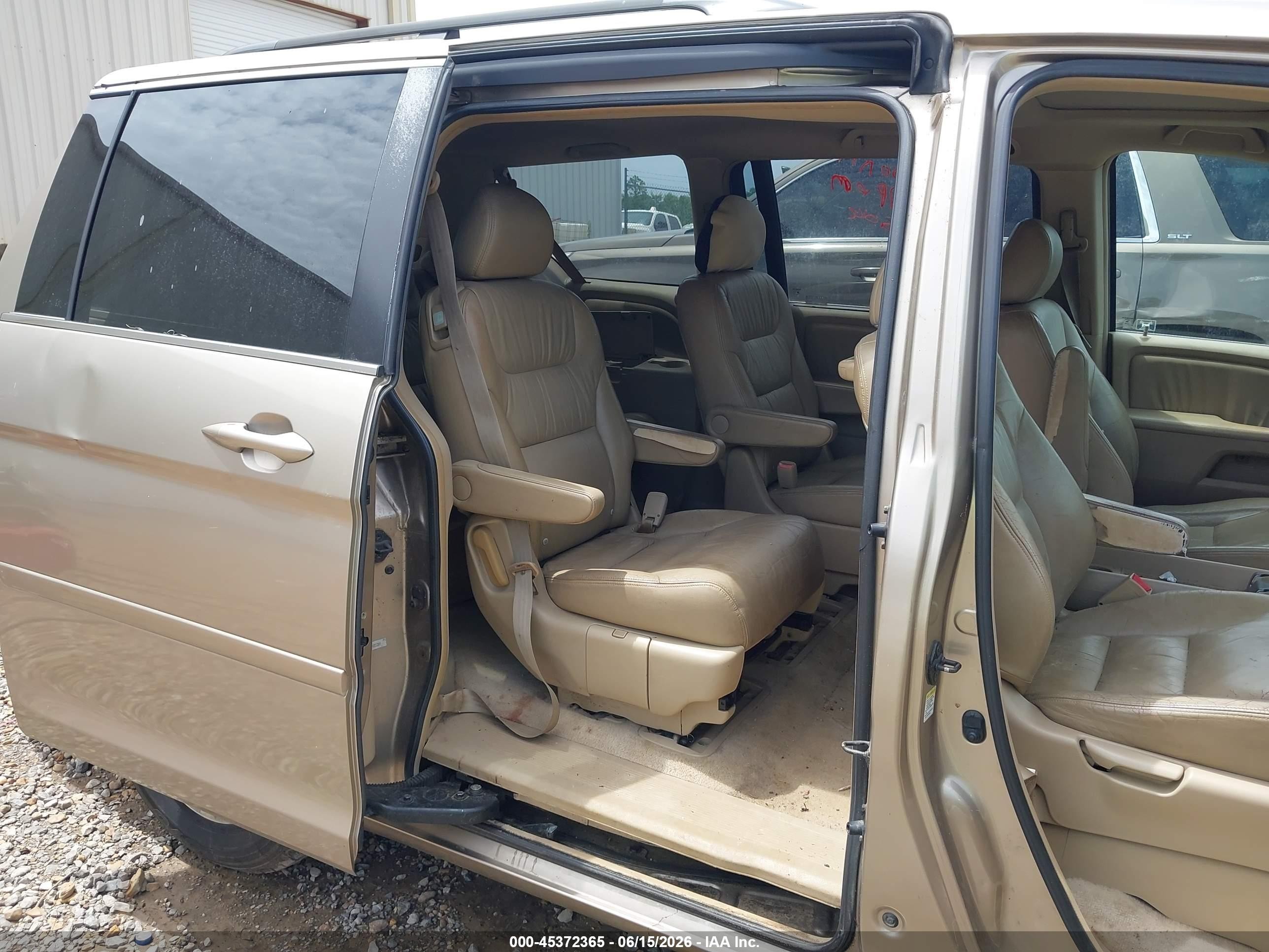 2006 Honda Odyssey Touring Gold vin: 5FNRL38806B010791