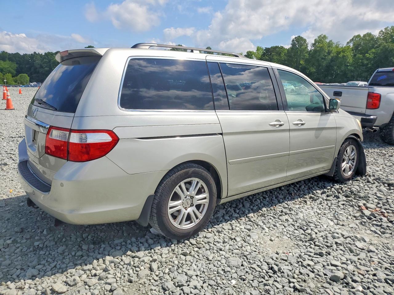 2006 Honda Odyssey Touring White vin: 5FNRL38806B024190