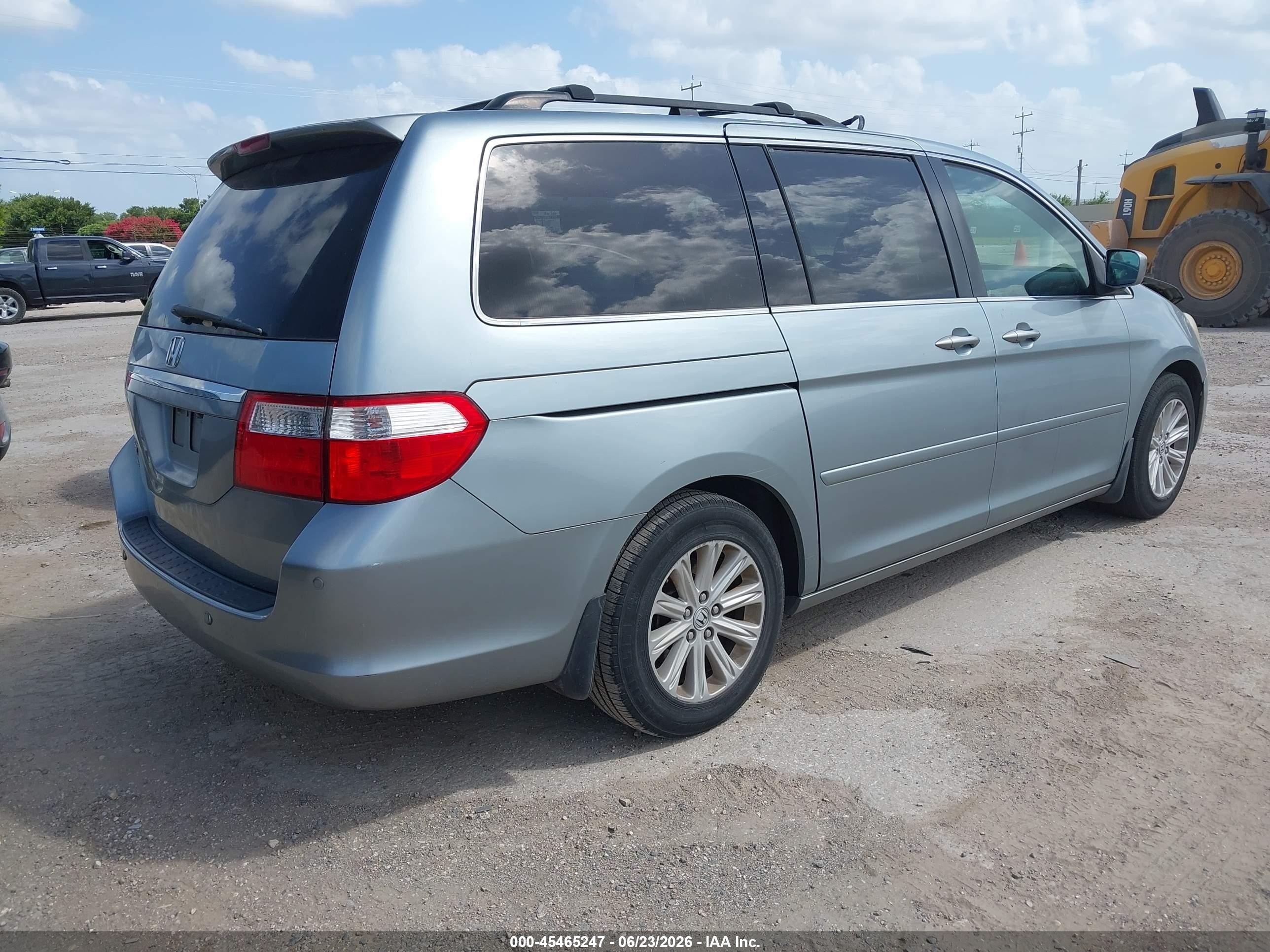 2006 Honda Odyssey Touring Silver vin: 5FNRL38806B105576