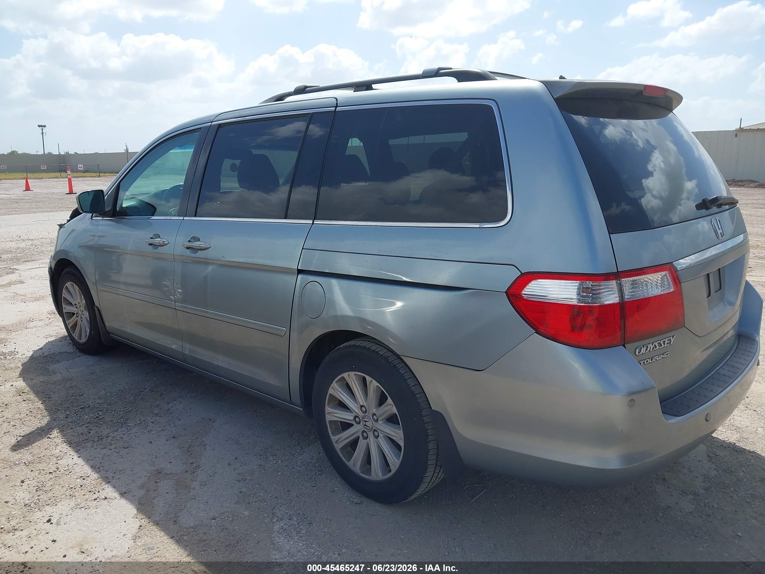 2006 Honda Odyssey Touring Silver vin: 5FNRL38806B105576