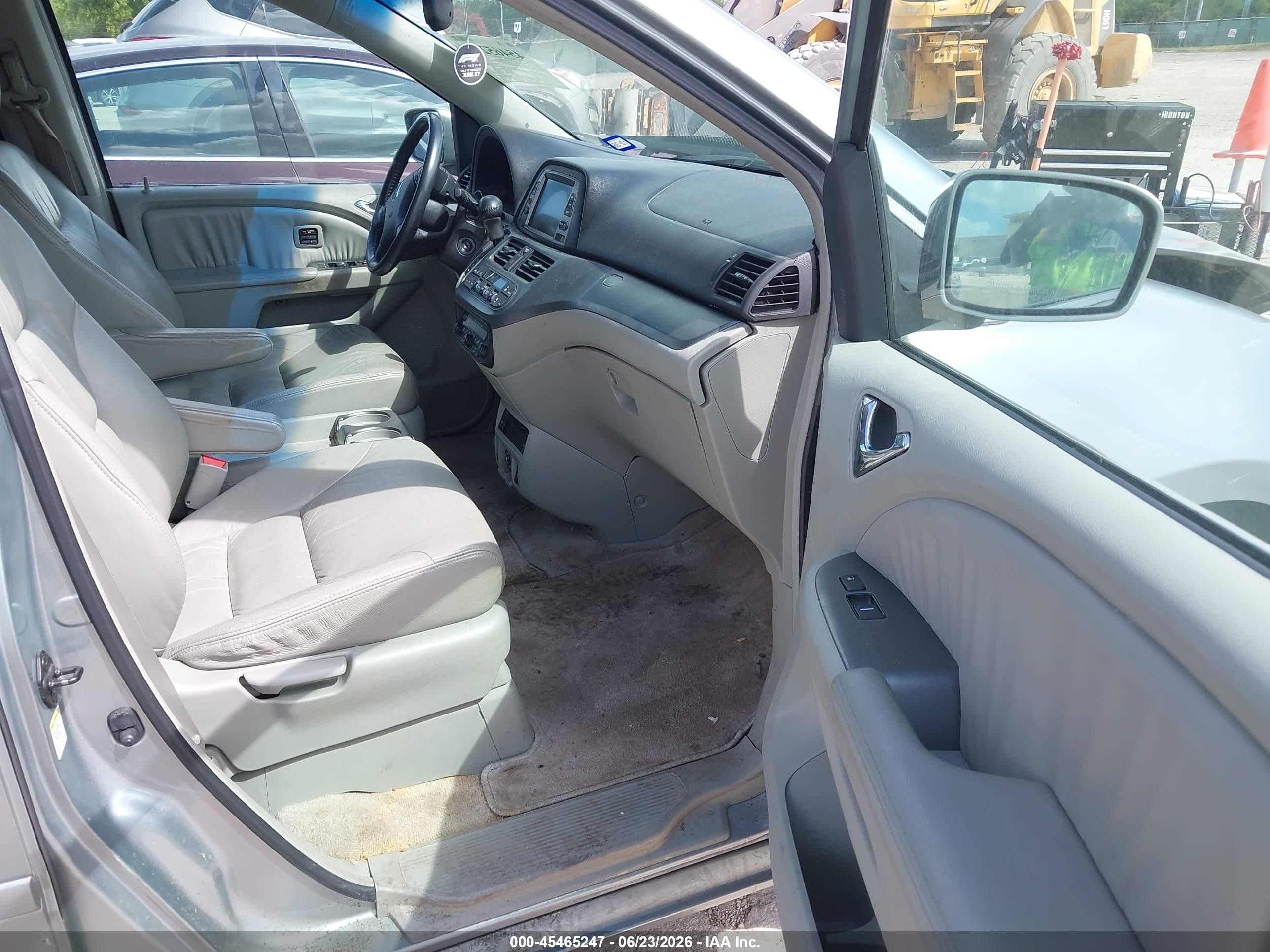 2006 Honda Odyssey Touring Silver vin: 5FNRL38806B105576