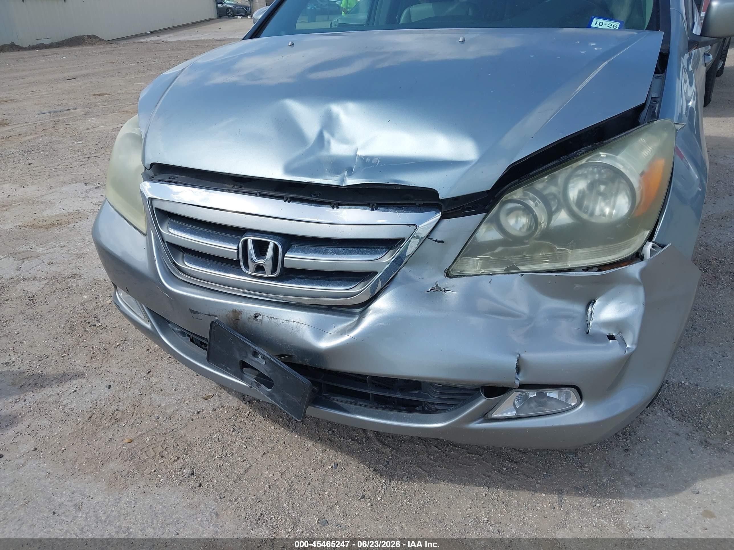 2006 Honda Odyssey Touring Silver vin: 5FNRL38806B105576