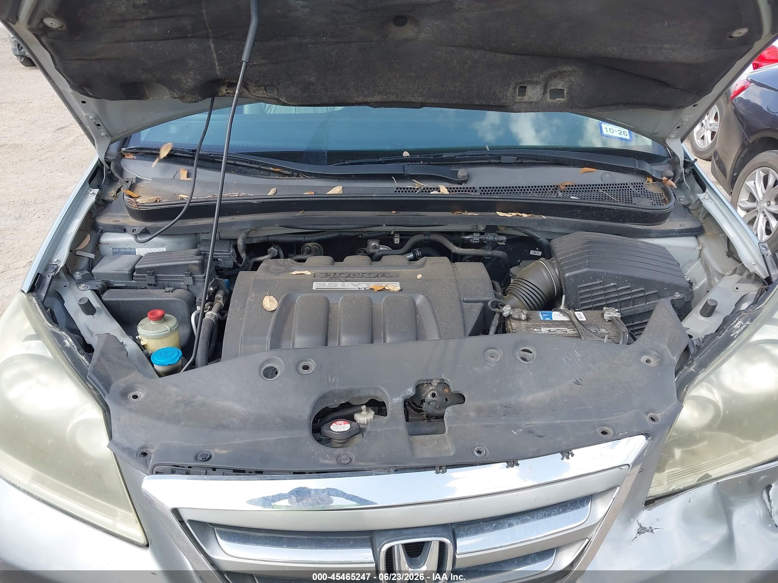 2006 Honda Odyssey Touring Silver vin: 5FNRL38806B105576