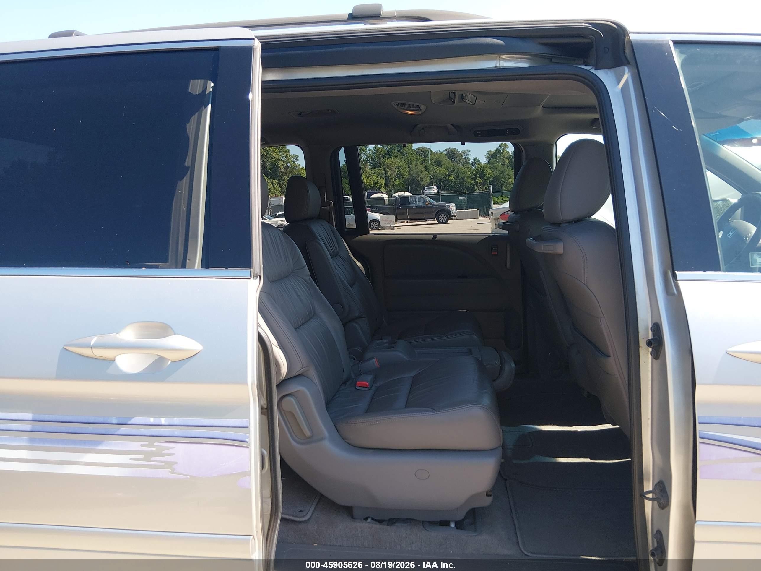 2009 Honda Odyssey Touring Silver vin: 5FNRL38809B026798