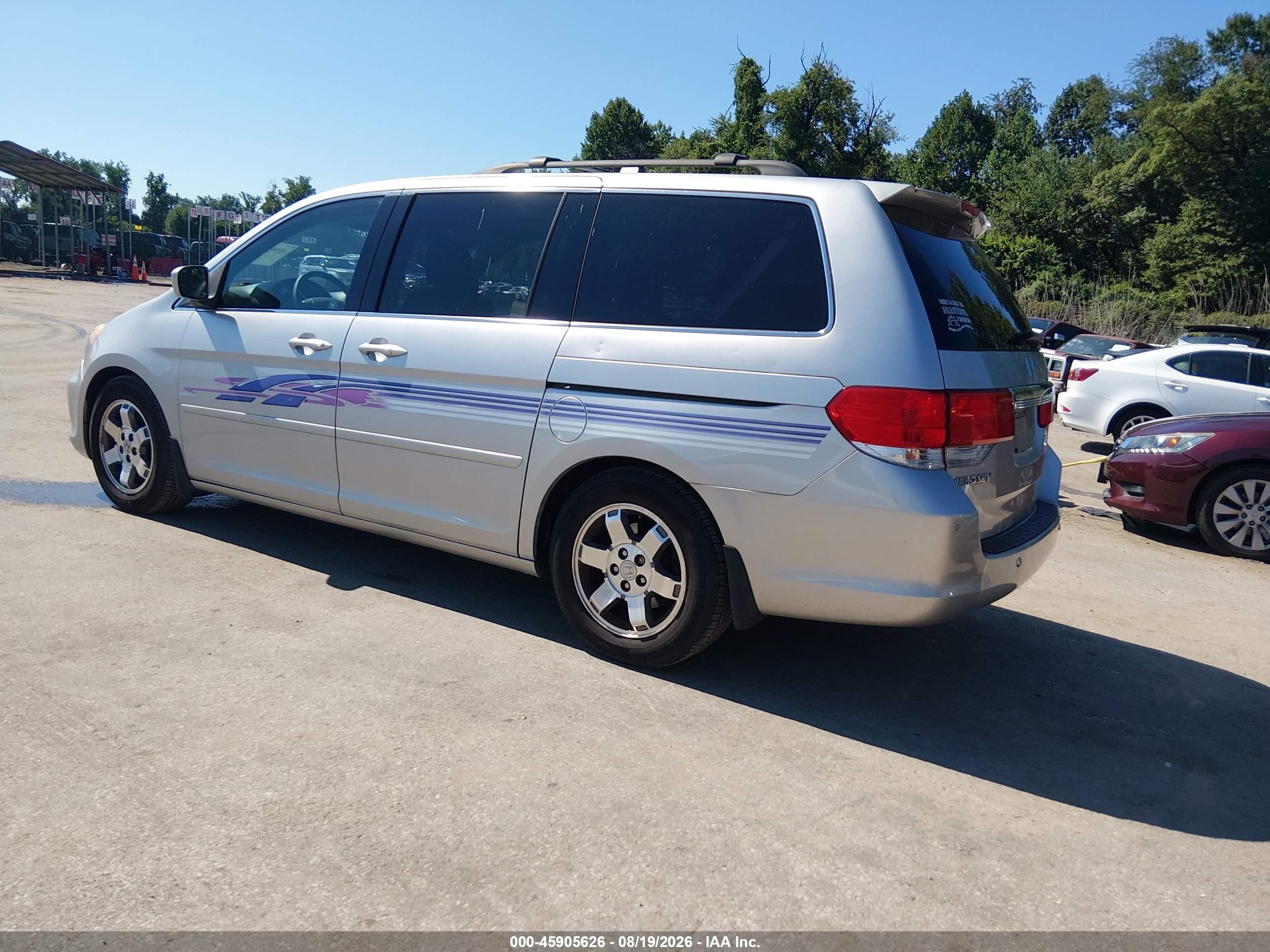 2009 Honda Odyssey Touring Silver vin: 5FNRL38809B026798