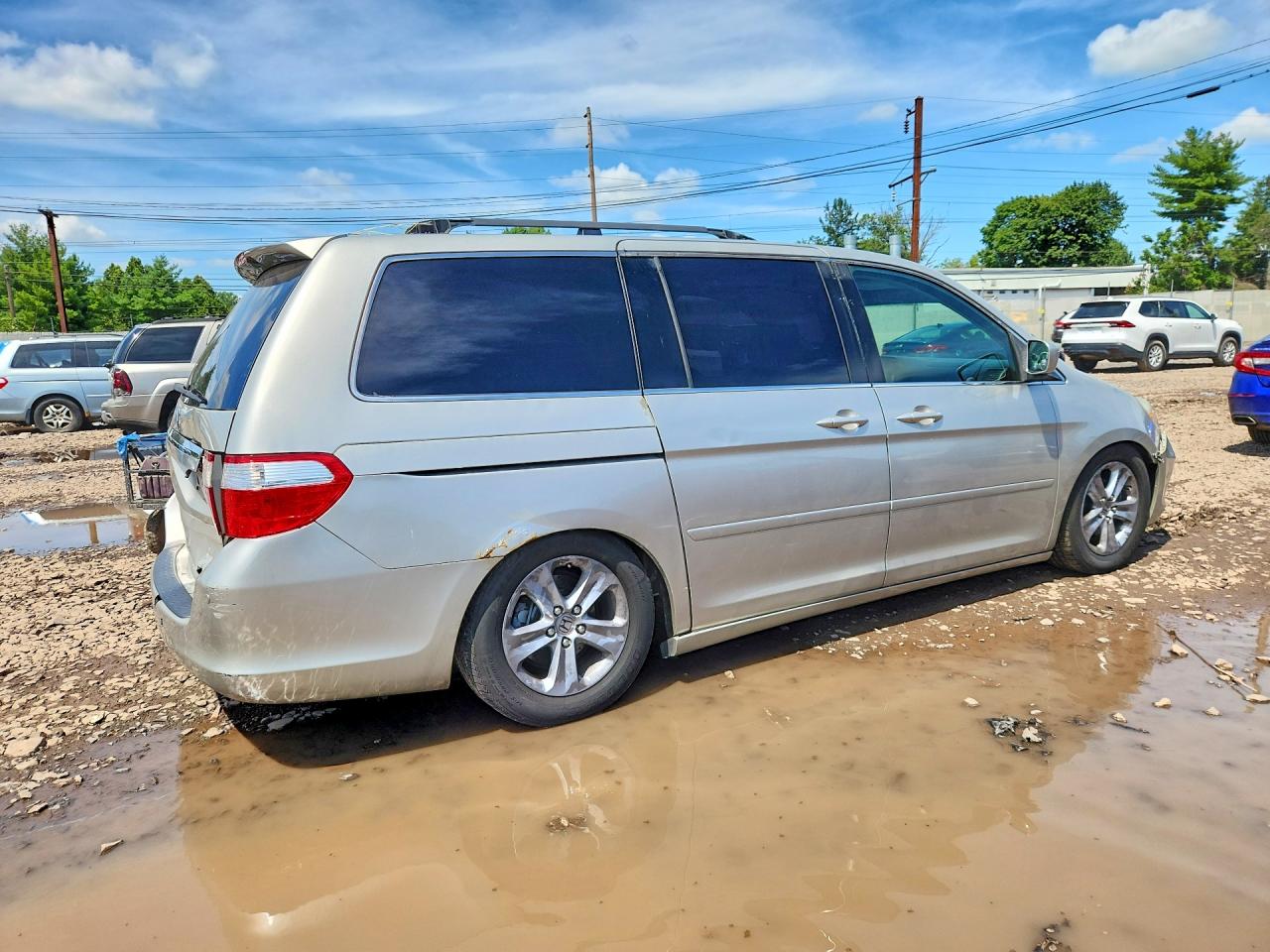 2005 Honda Odyssey Touring Silver vin: 5FNRL38815B077673