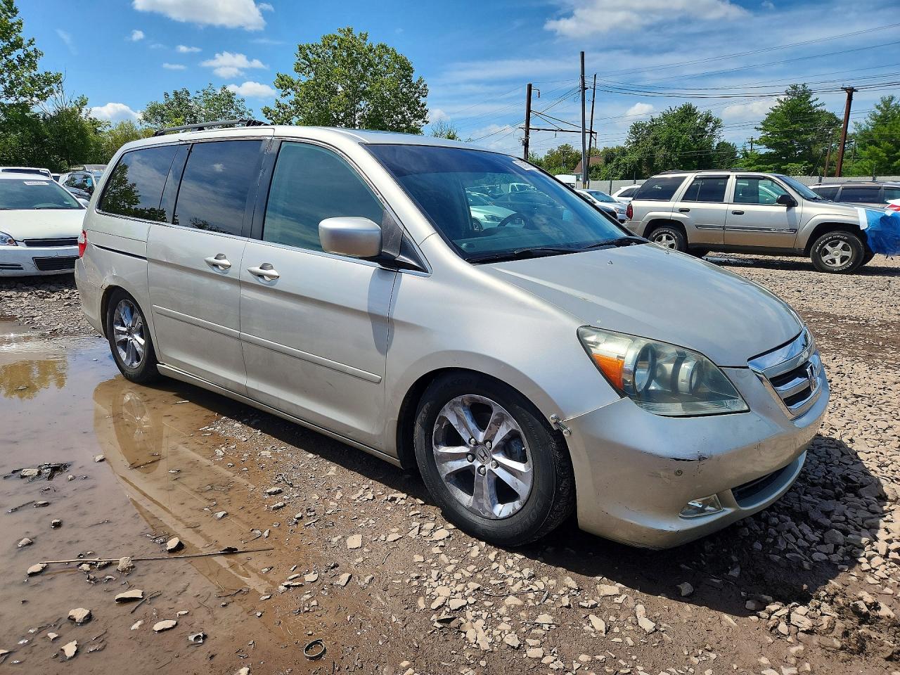2005 Honda Odyssey Touring Silver vin: 5FNRL38815B077673