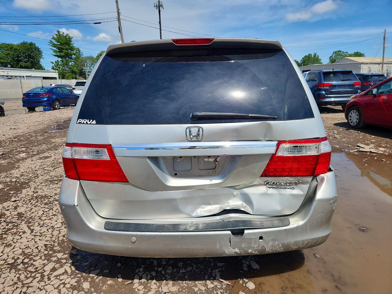 2005 Honda Odyssey Touring Silver vin: 5FNRL38815B077673