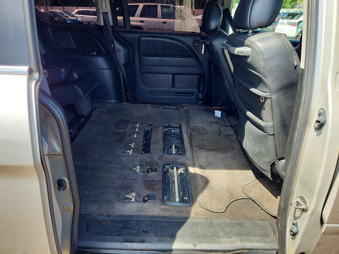 2005 Honda Odyssey Touring Silver vin: 5FNRL38815B077673