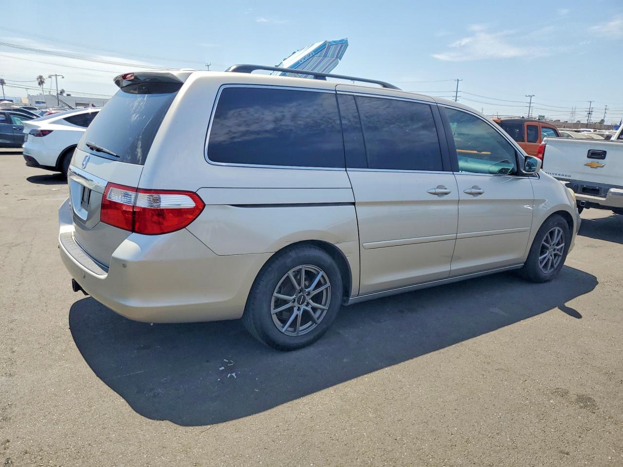 2007 Honda Odyssey Touring Silver vin: 5FNRL38817B027505