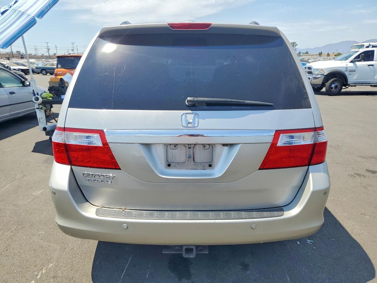 2007 Honda Odyssey Touring Silver vin: 5FNRL38817B027505