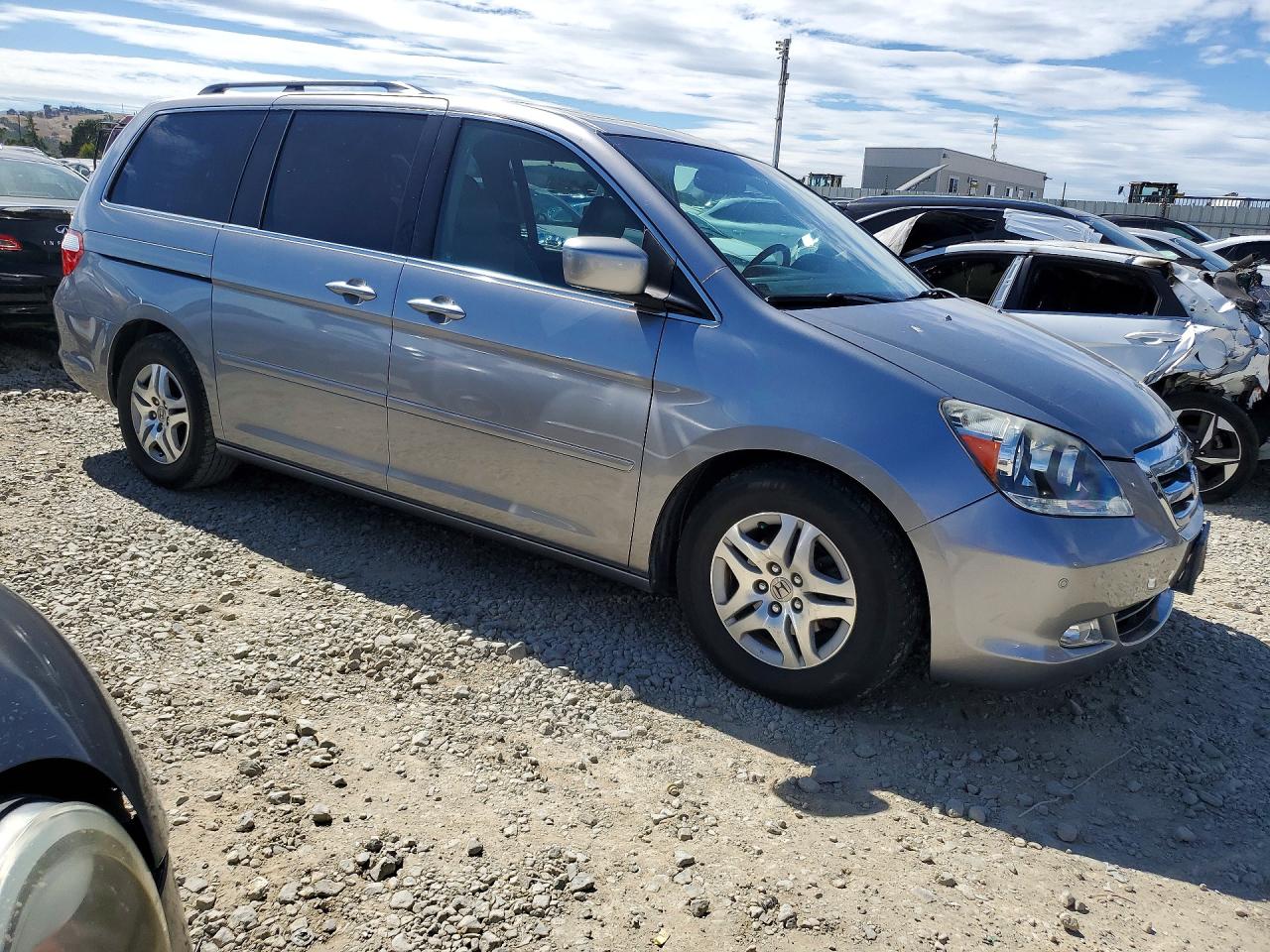 2005 Honda Odyssey Touring Silver vin: 5FNRL38825B075303