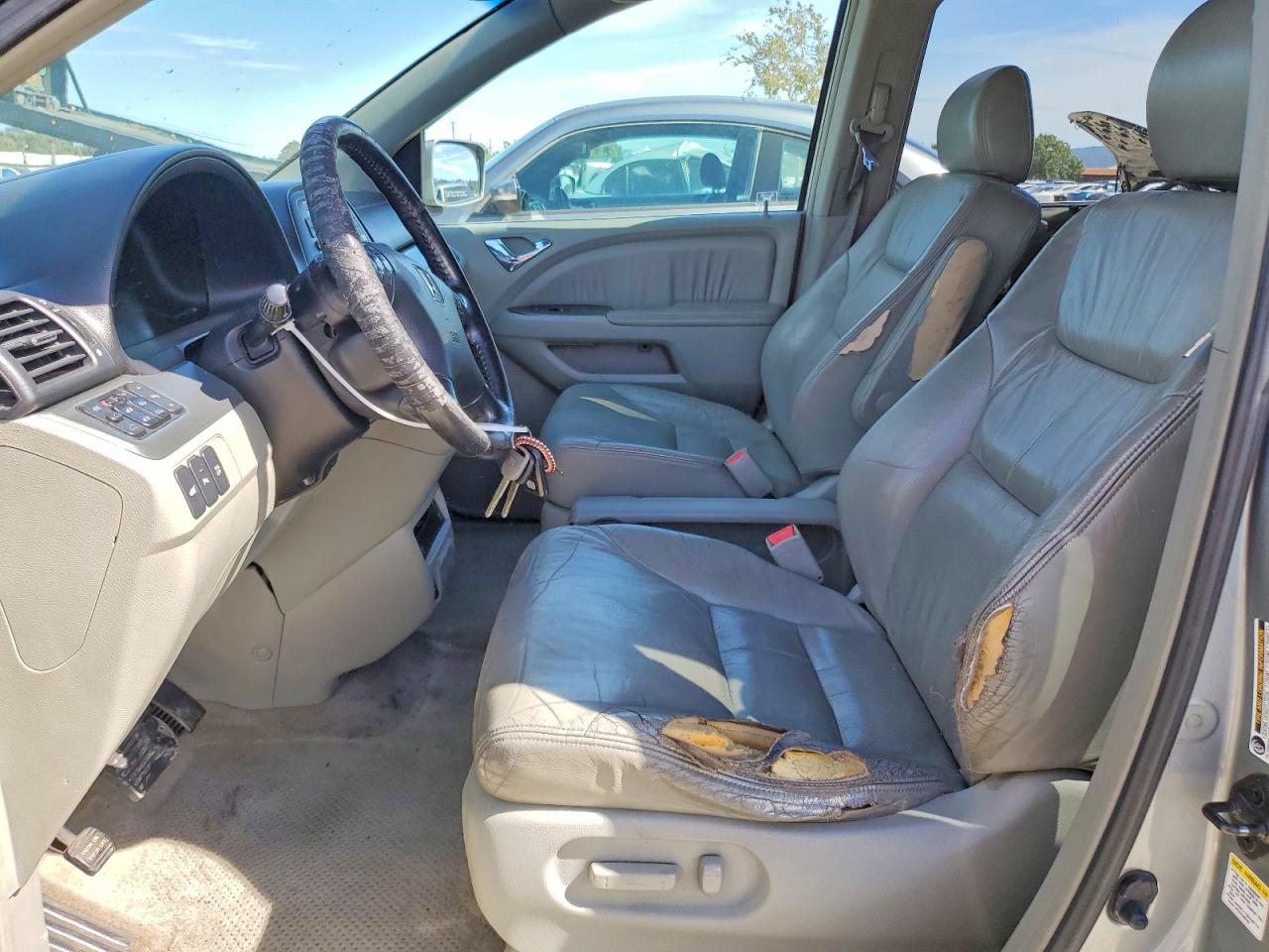 2005 Honda Odyssey Touring Silver vin: 5FNRL38825B075303