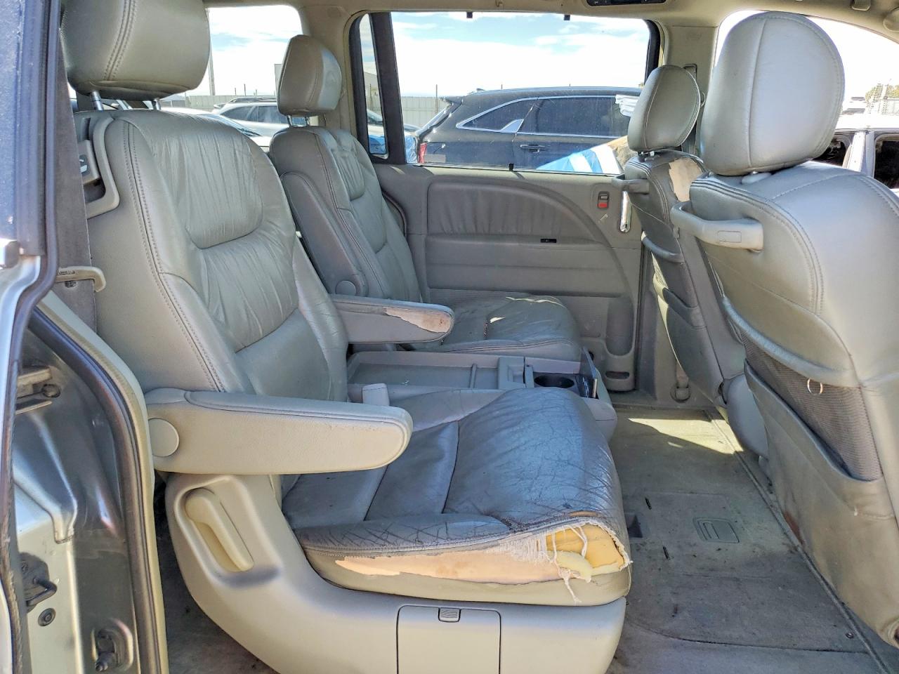 2005 Honda Odyssey Touring Silver vin: 5FNRL38825B075303