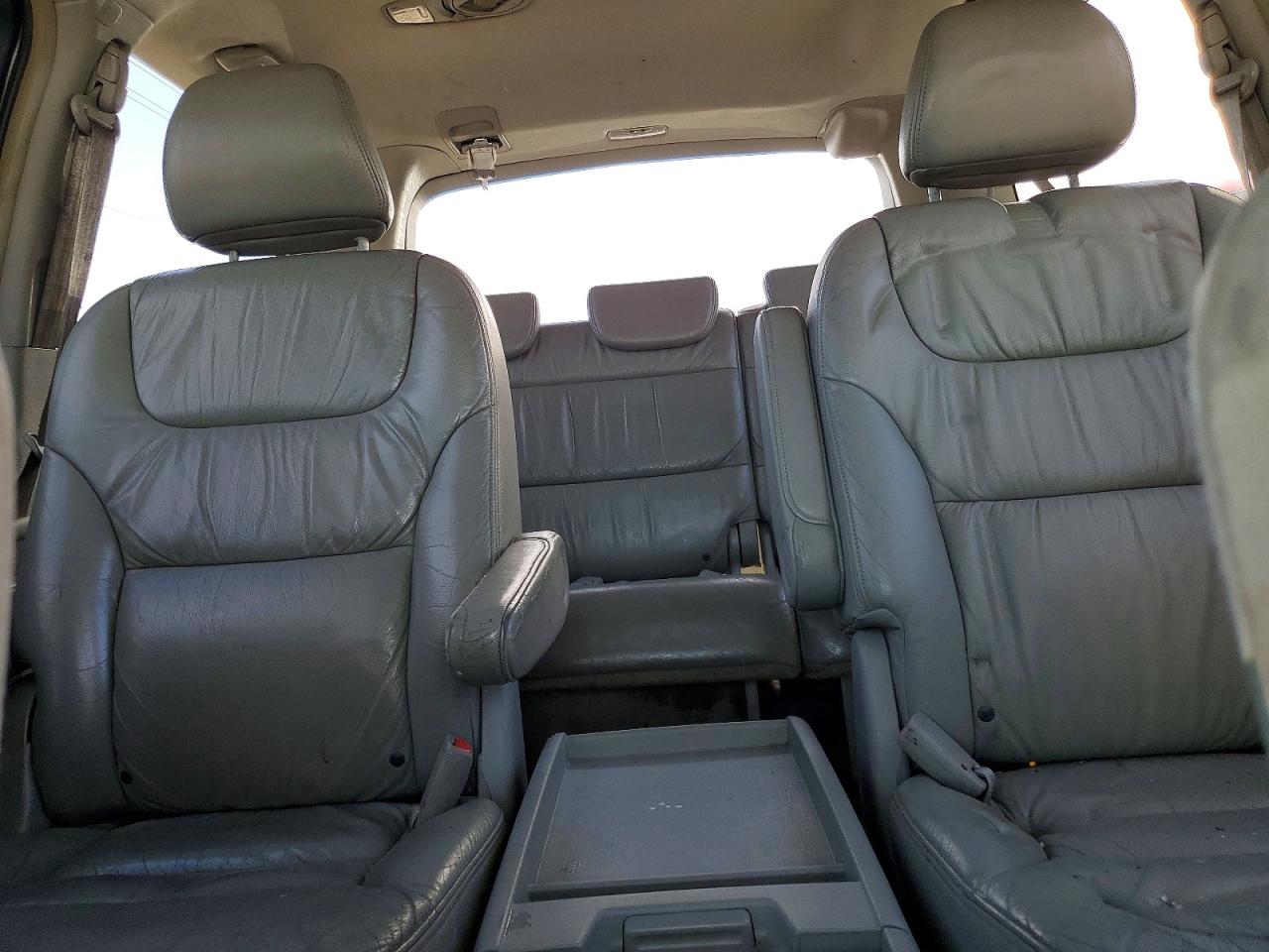 2005 Honda Odyssey Touring Silver vin: 5FNRL38825B075303