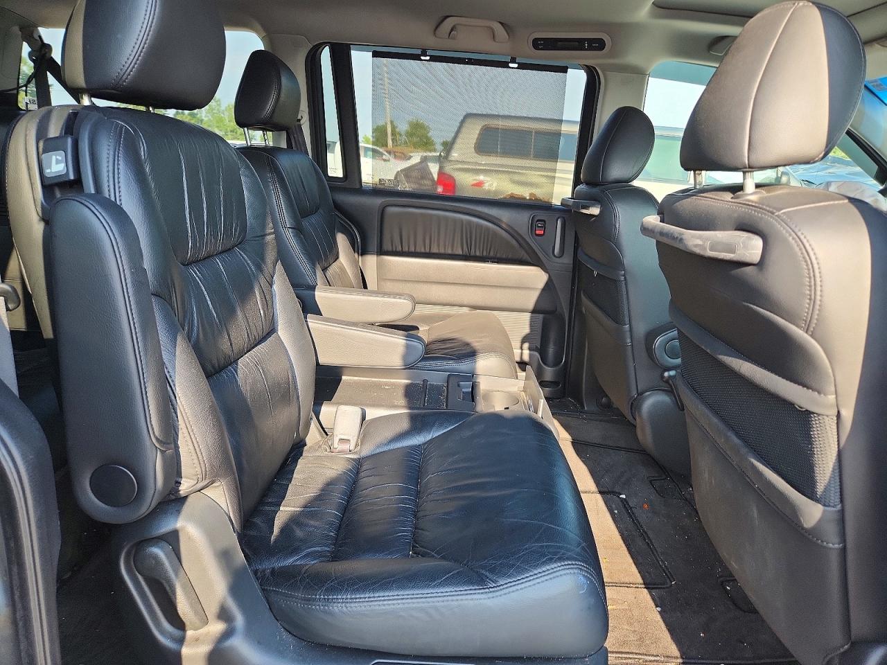 2007 Honda Odyssey Touring Silver vin: 5FNRL38827B004394