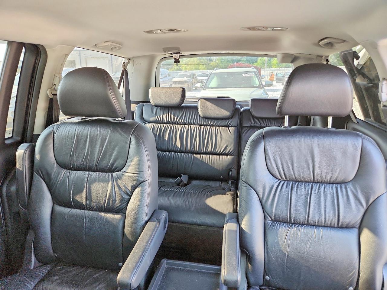 2007 Honda Odyssey Touring Silver vin: 5FNRL38827B004394