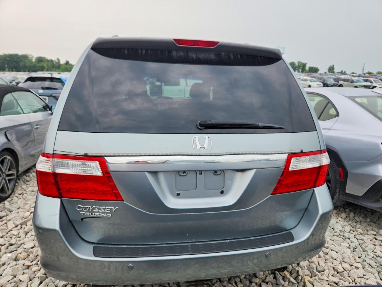 2007 Honda Odyssey Touring Silver vin: 5FNRL38827B004394