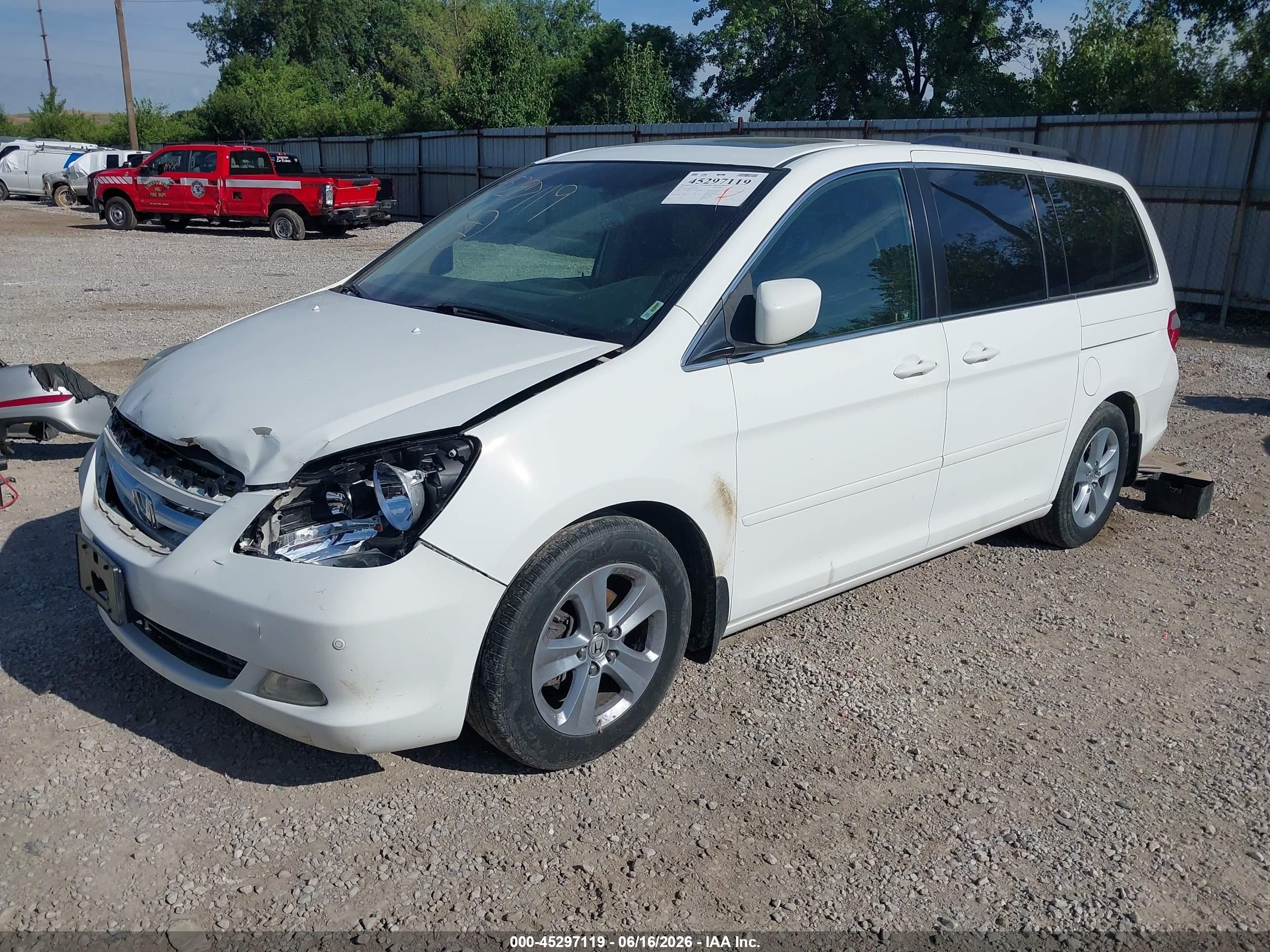 2006 Honda Odyssey Touring White vin: 5FNRL38836B112506