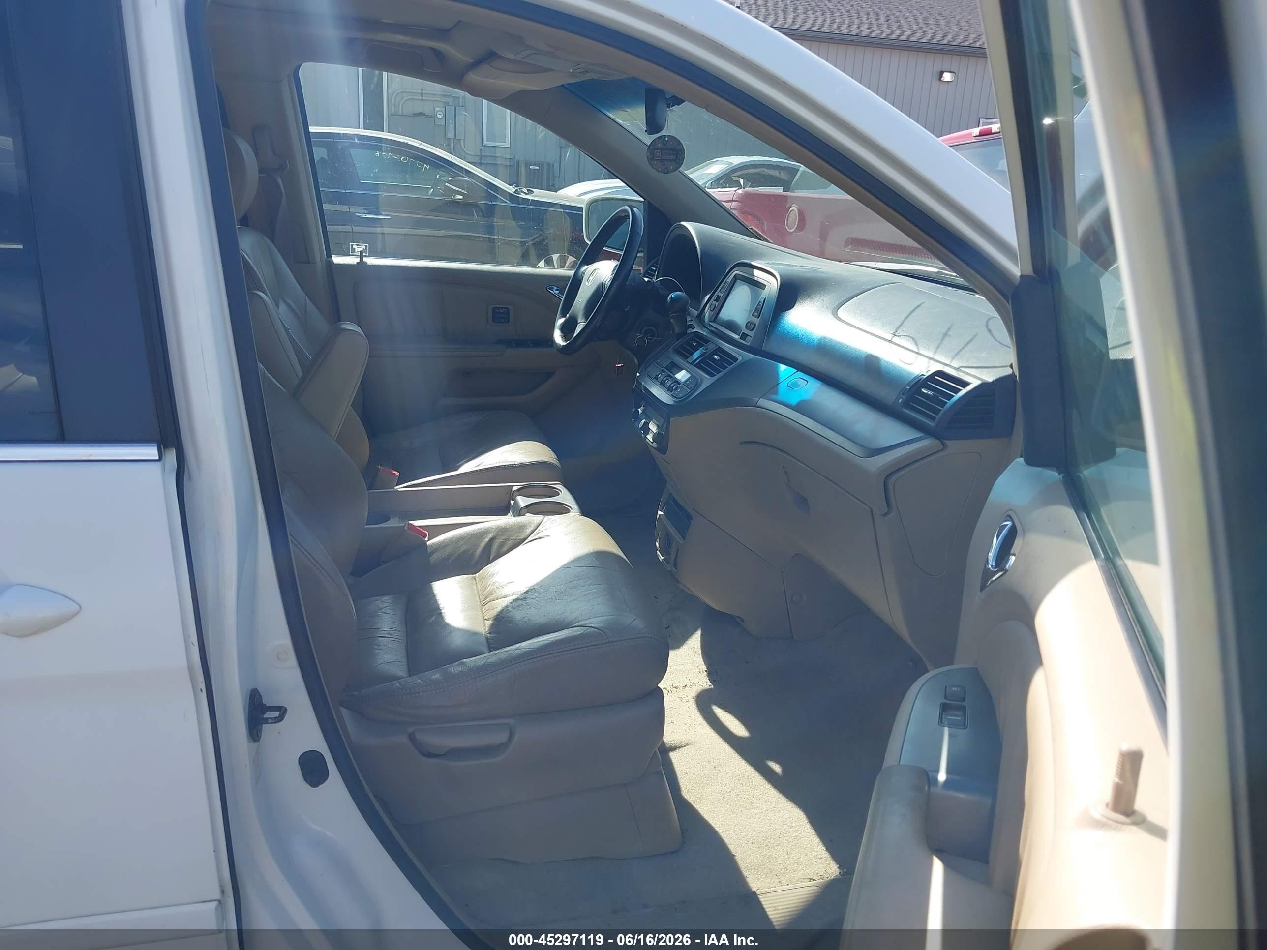 2006 Honda Odyssey Touring White vin: 5FNRL38836B112506