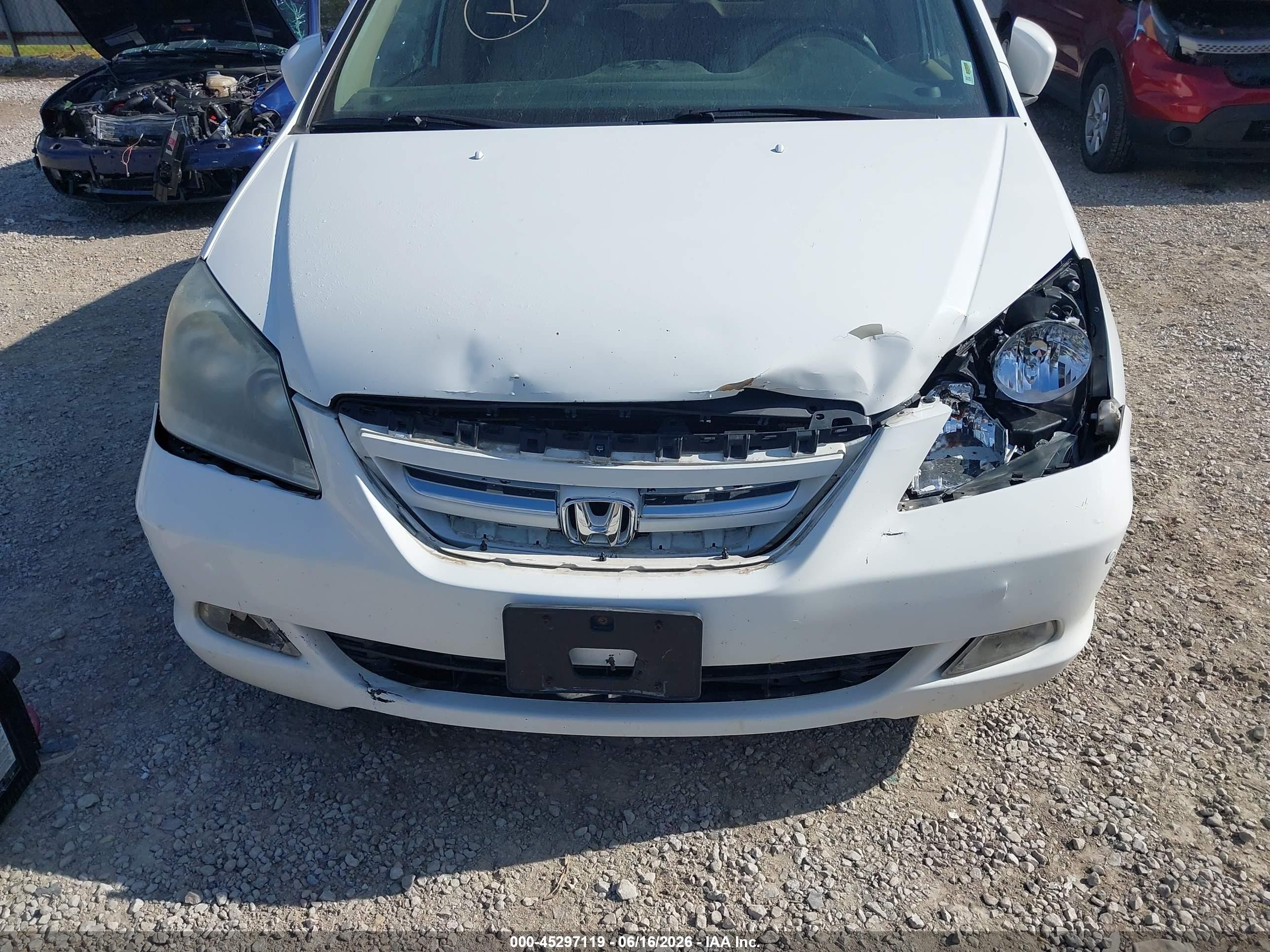 2006 Honda Odyssey Touring White vin: 5FNRL38836B112506