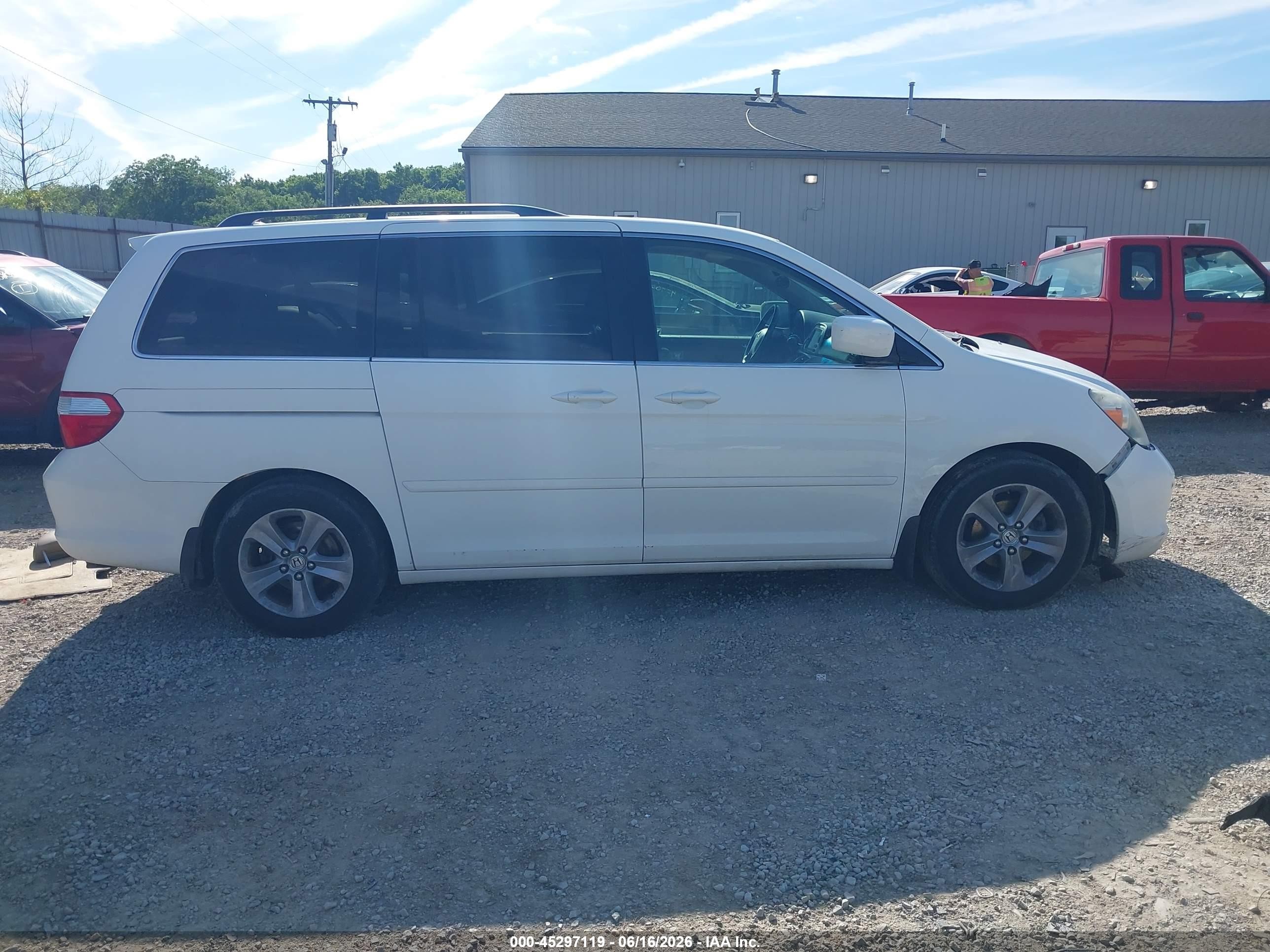 2006 Honda Odyssey Touring White vin: 5FNRL38836B112506
