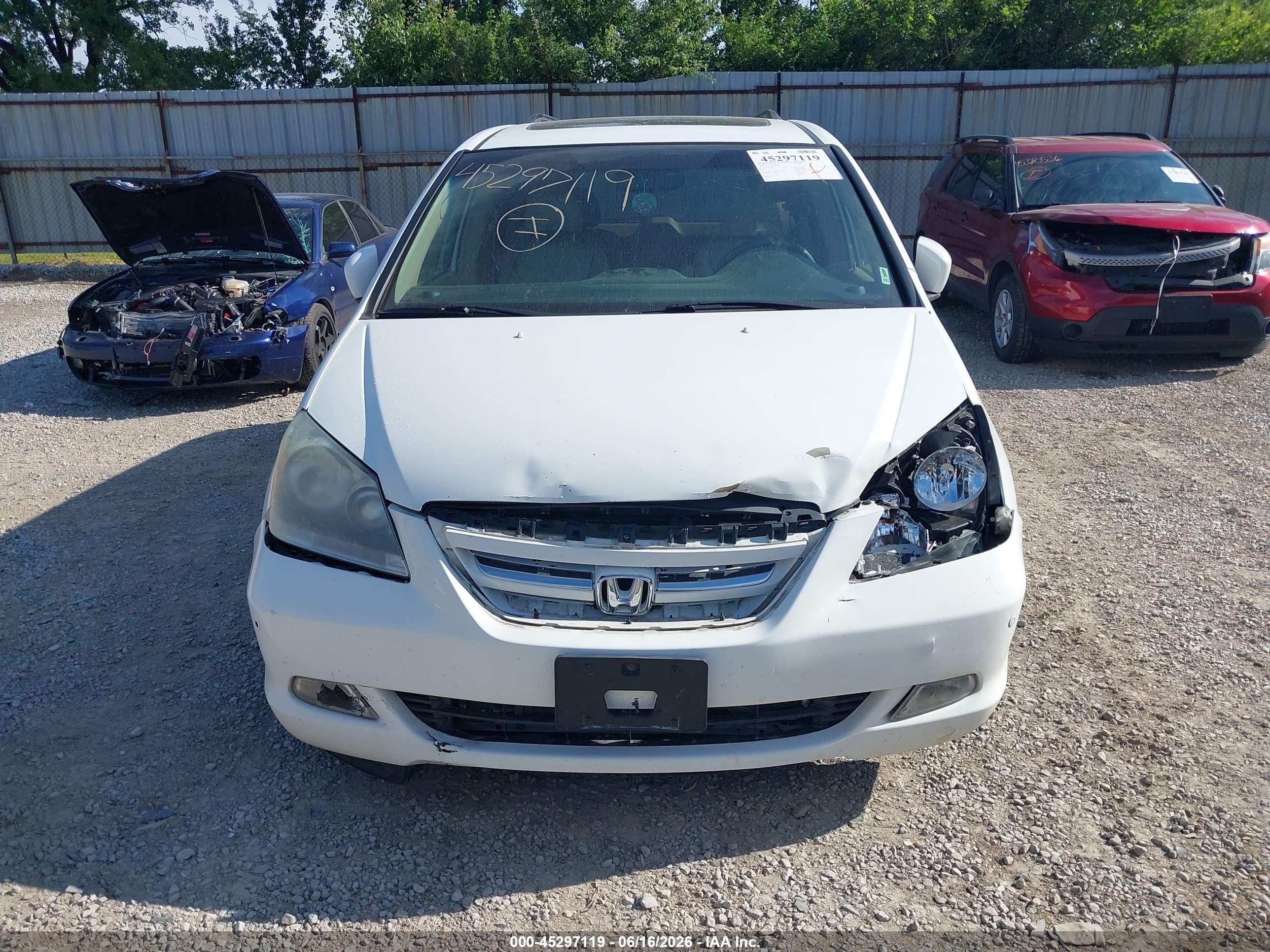 2006 Honda Odyssey Touring White vin: 5FNRL38836B112506