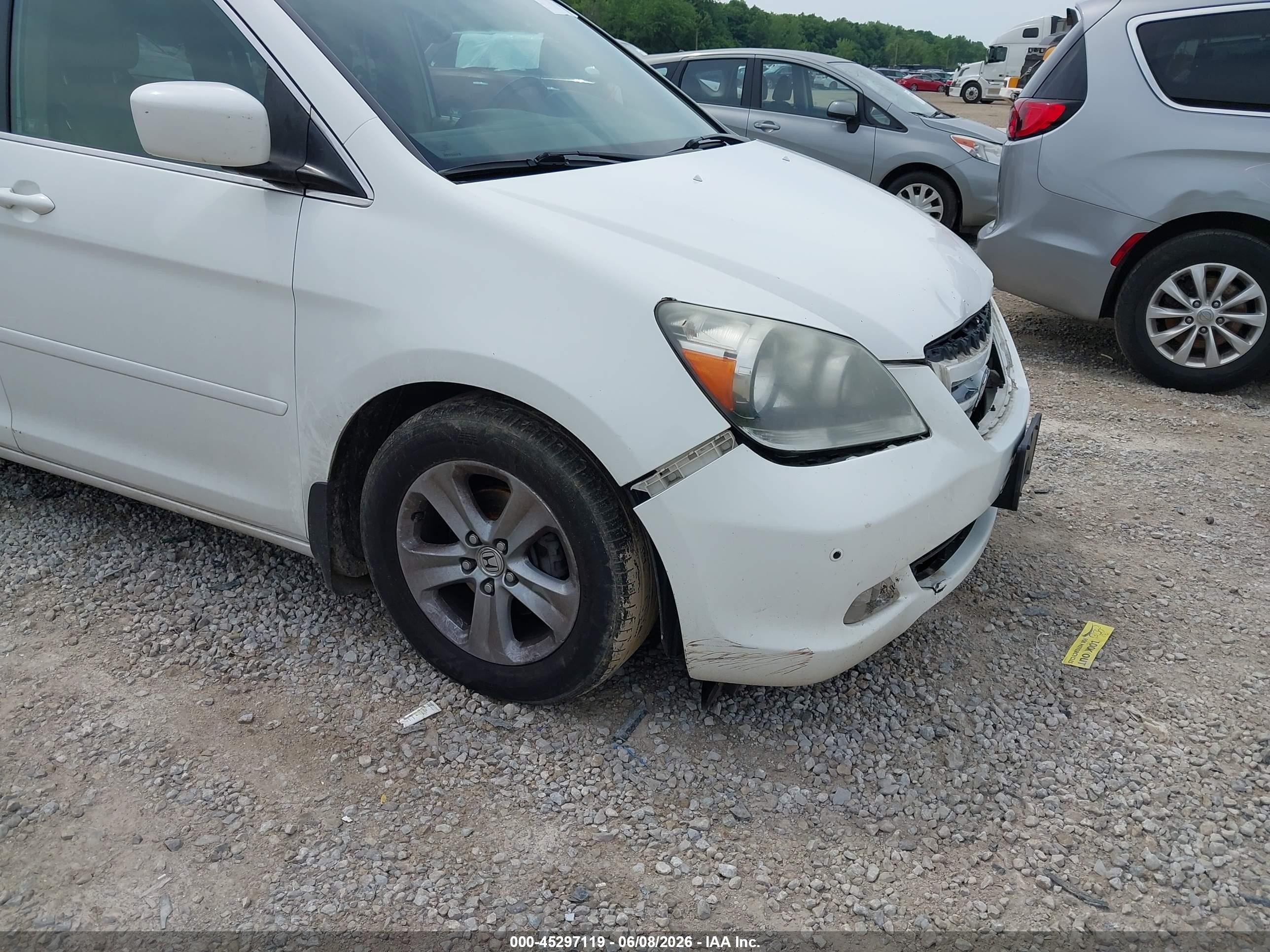 2006 Honda Odyssey Touring White vin: 5FNRL38836B112506