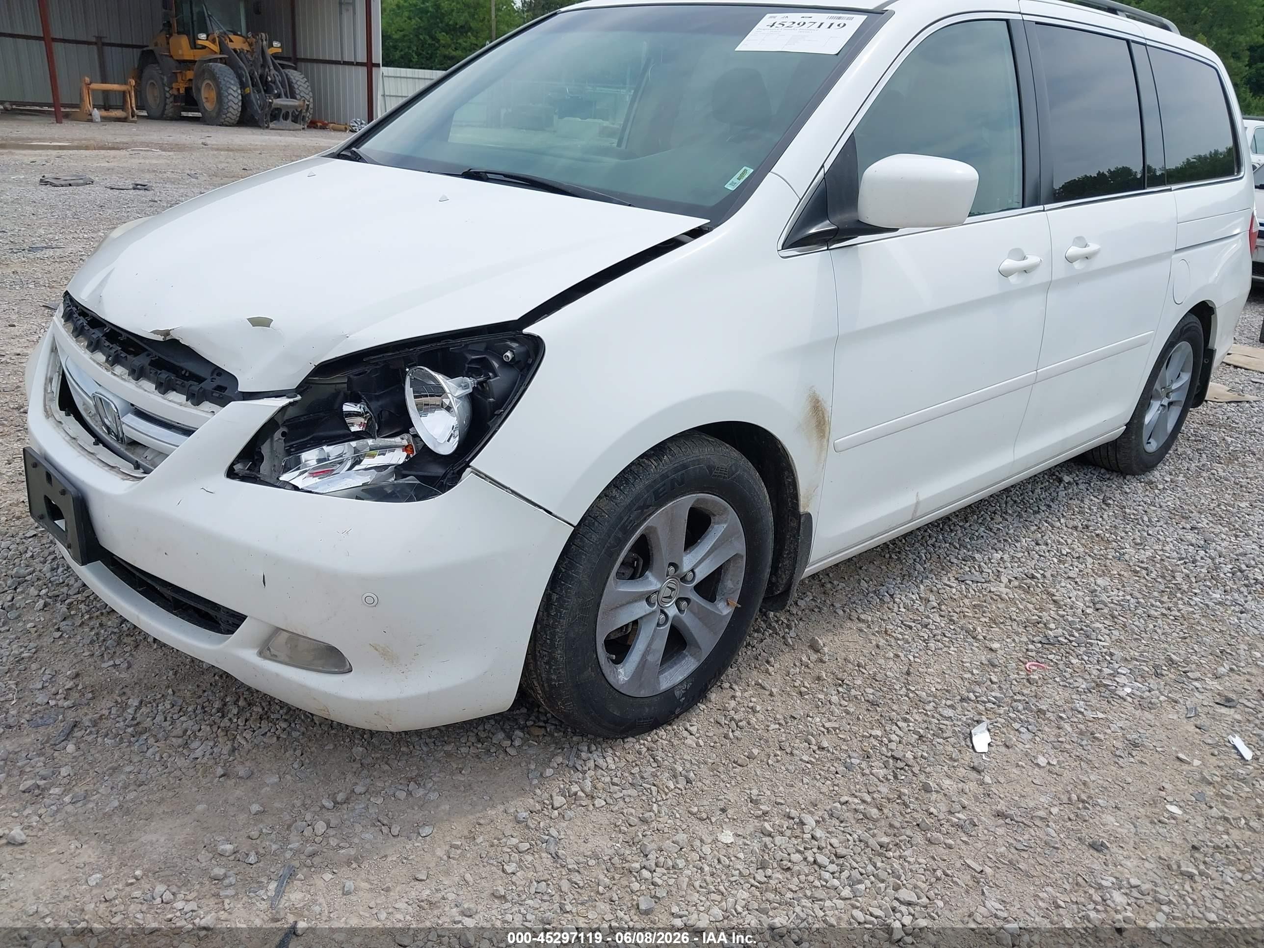 2006 Honda Odyssey Touring White vin: 5FNRL38836B112506