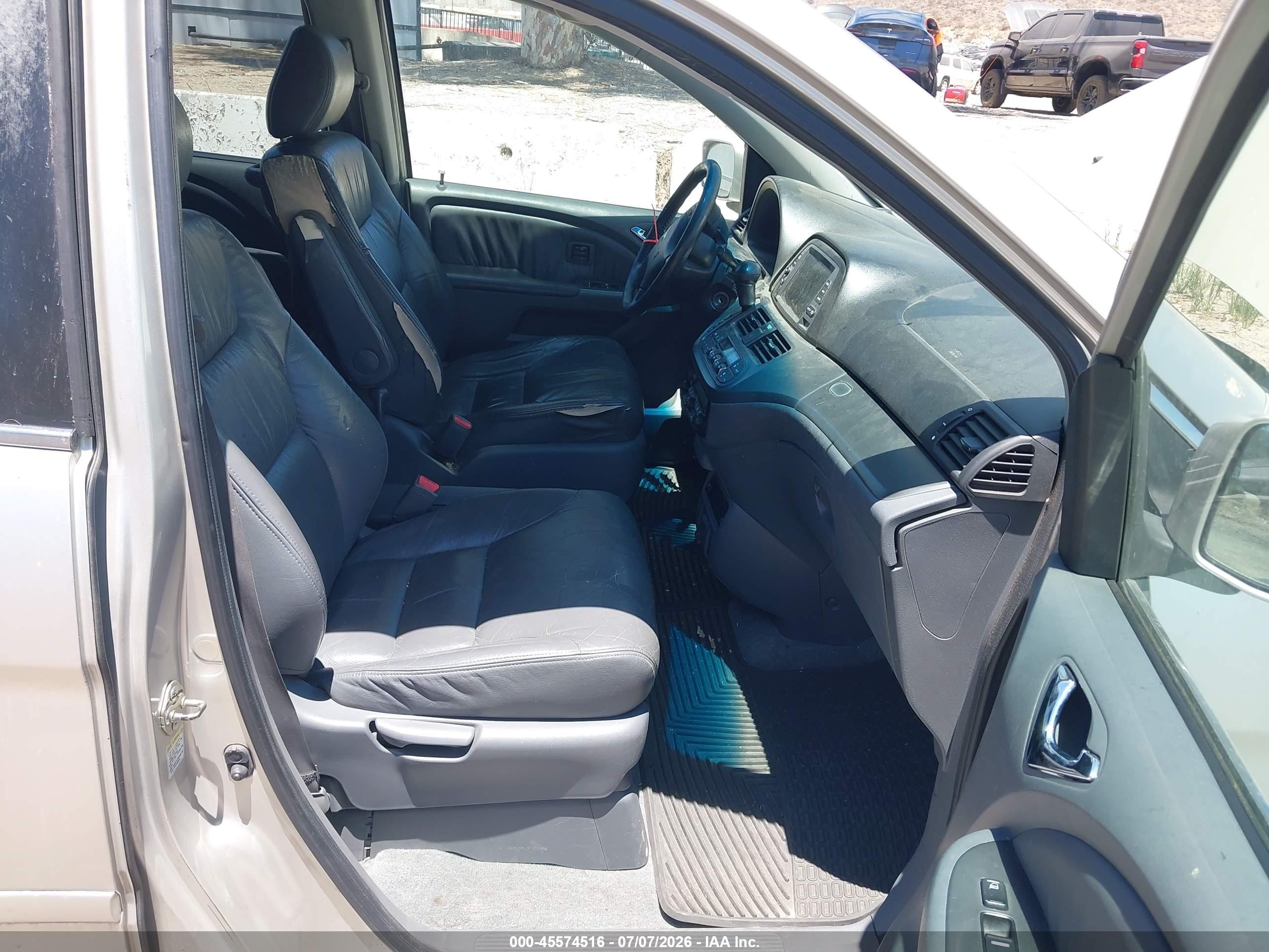 2007 Honda Odyssey Touring Silver vin: 5FNRL38847B036909